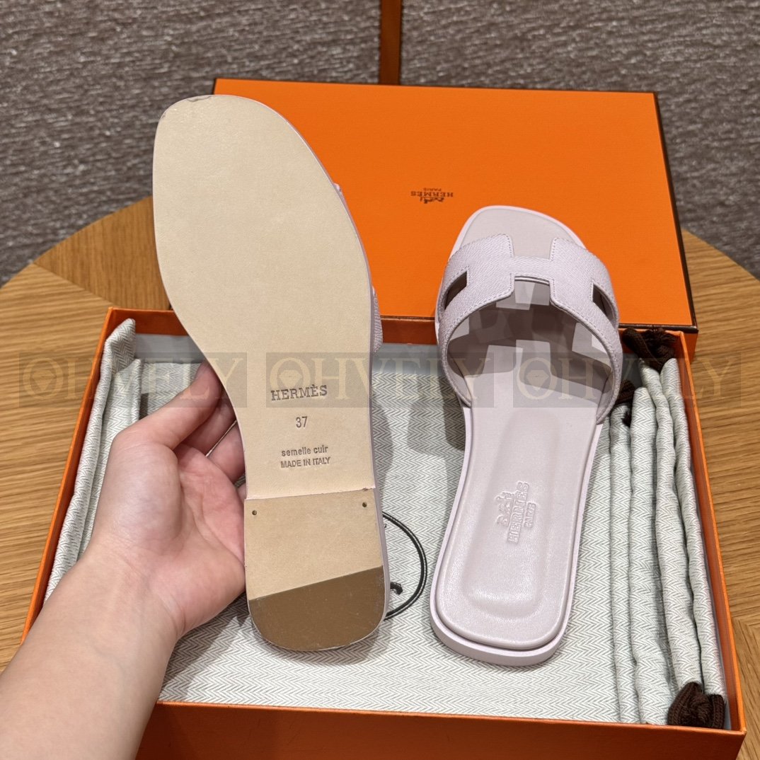 HERMÈS 에르메스 오란 샌들 엡송 카프스킨 (Purple taro) 상품 썸네일