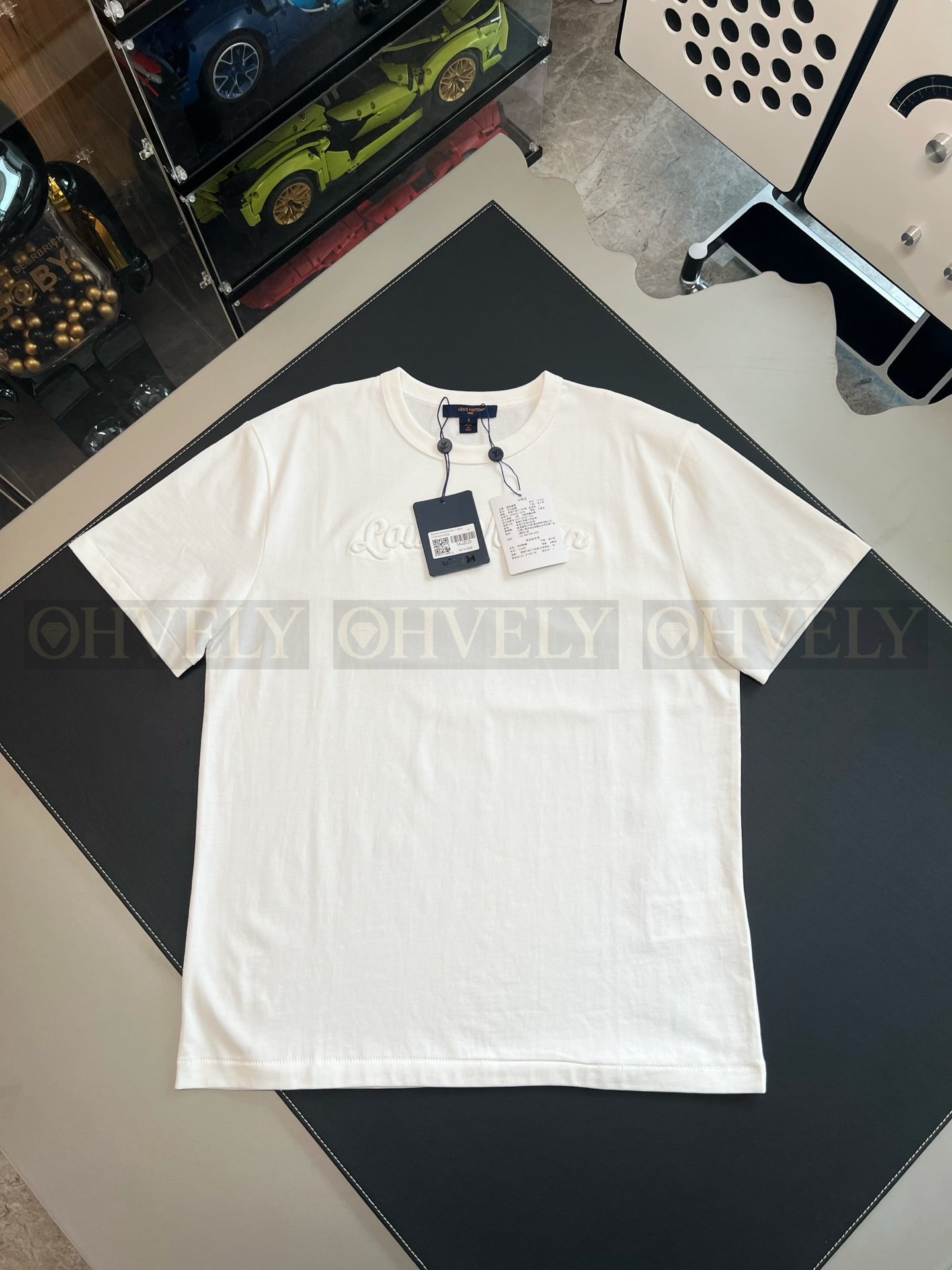 【 ZP버전 】루이비통 Louis Vuitton 엠보스드 시그니처 입체 자수 티셔츠 상품 썸네일