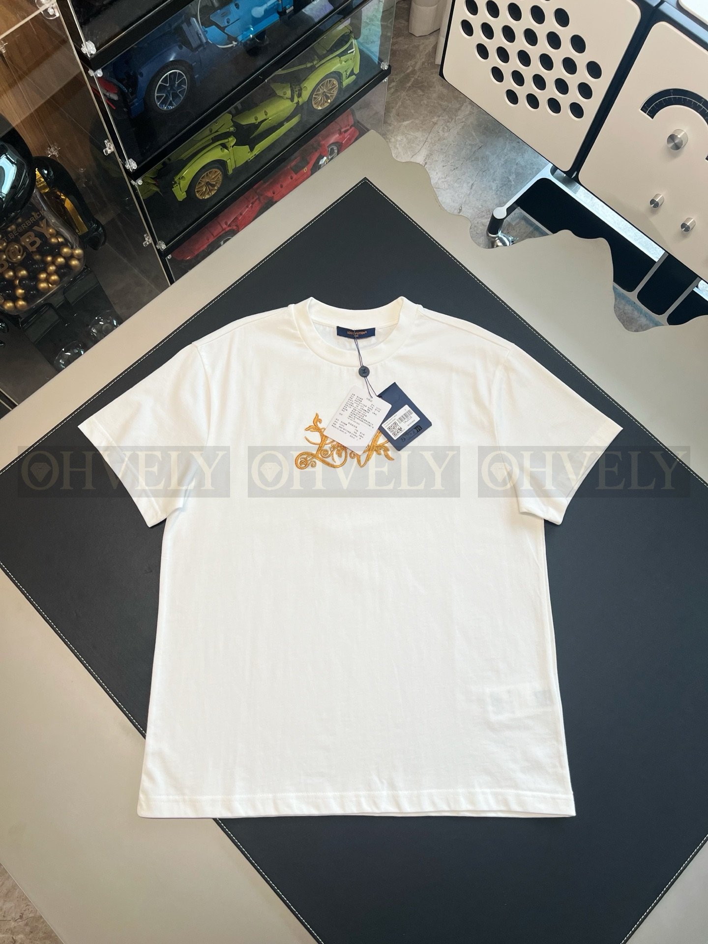 【 ZP버전 】루이비통 Louis Vuitton 골드 시그니처 엠브로이드 티셔츠 상품 썸네일