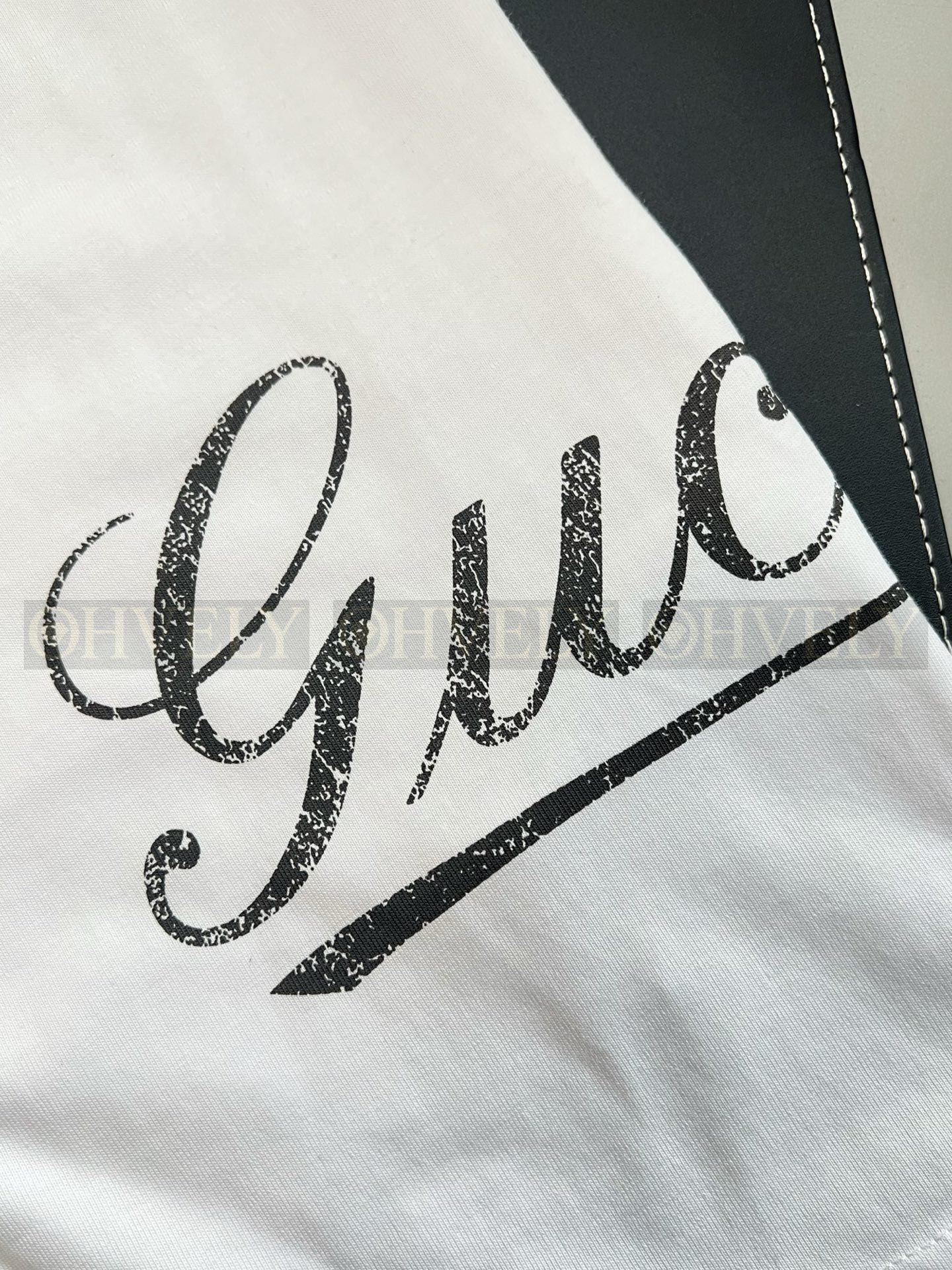 【 ZP버전 】구찌 Gucci 필기체 로고 프린트 티셔츠 상품 썸네일