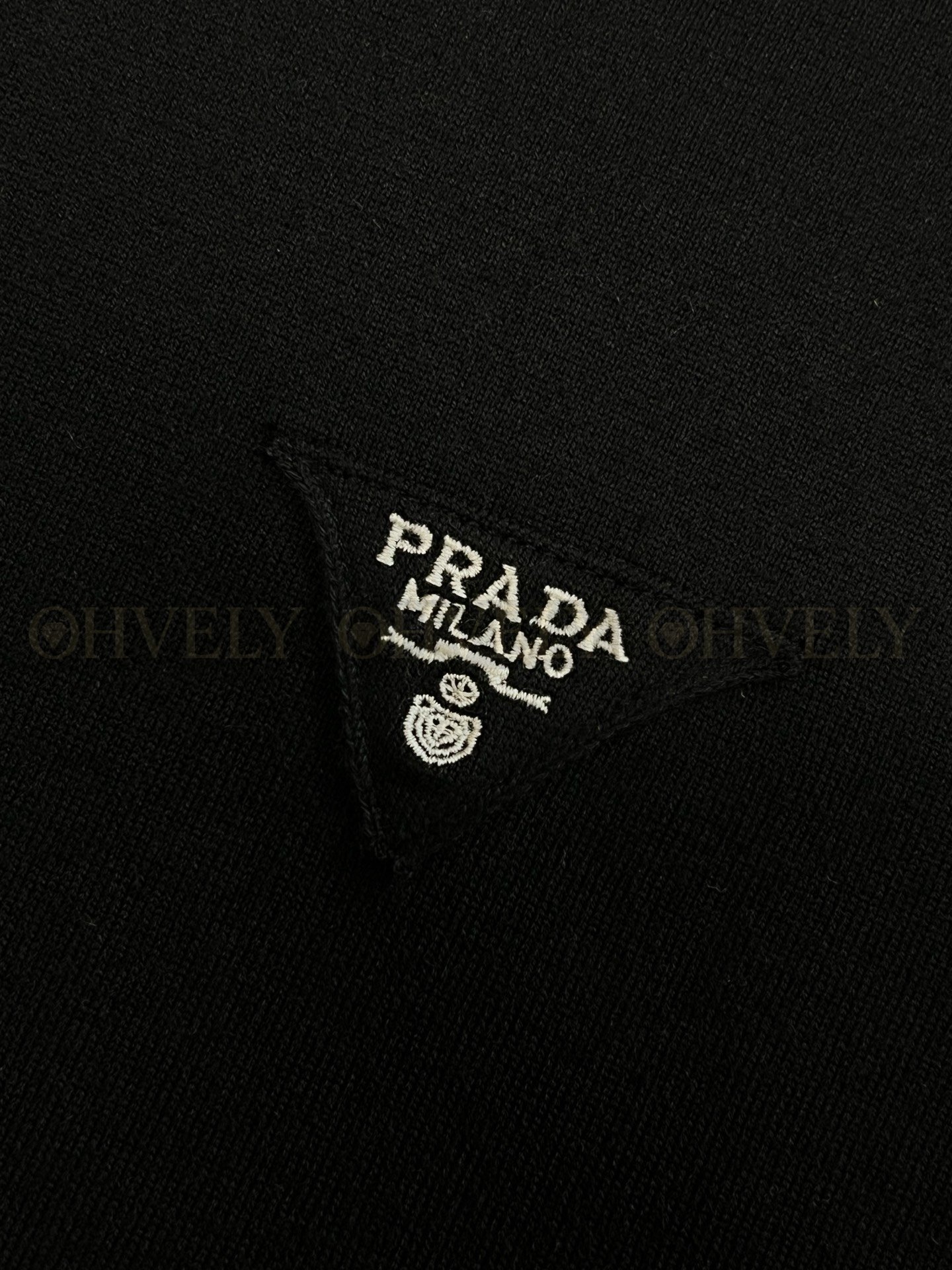 【 ZP버전 】프라다 PRADA 삼각 로고 반집업 니트 폴로 셔츠 상품 썸네일