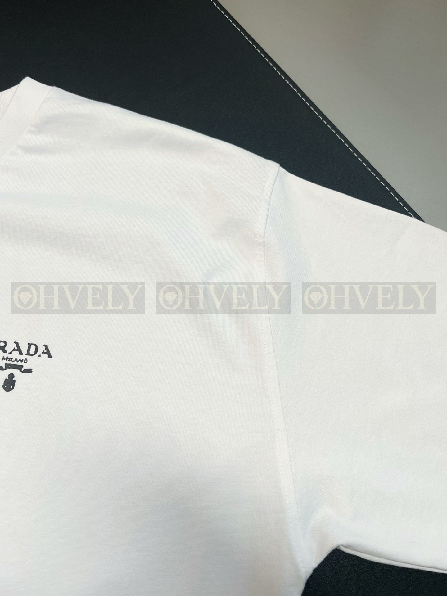 【 ZP버전 】프라다 PRADA 배색 로고 패치 반팔 티셔츠 상품 썸네일