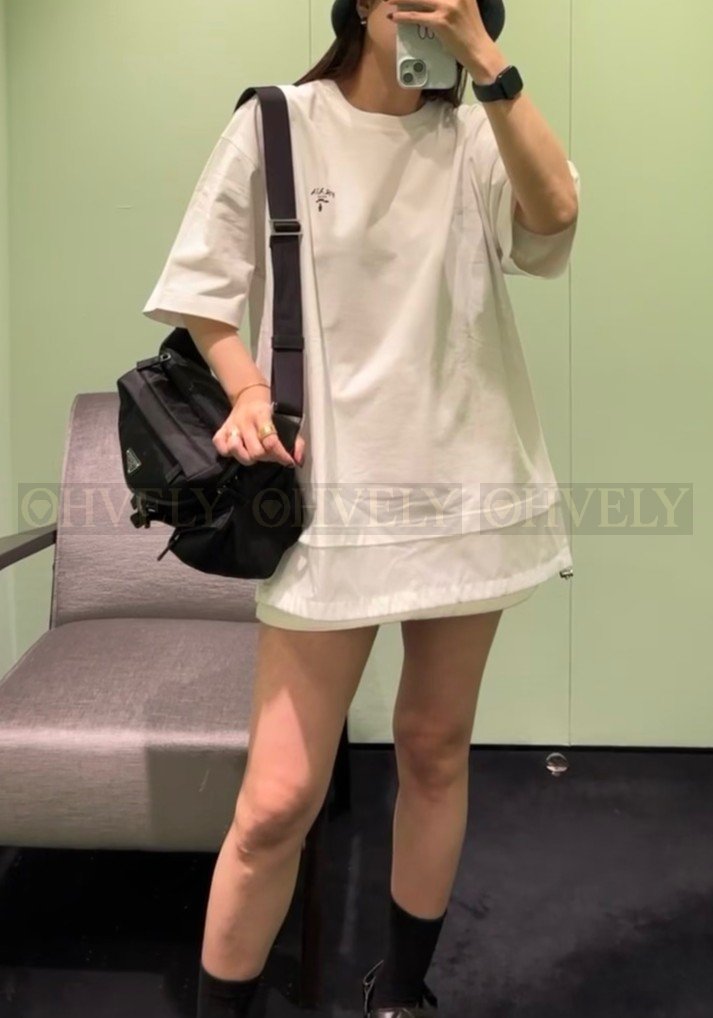 【 ZP버전 】프라다 PRADA 배색 로고 패치 반팔 티셔츠 상품 썸네일