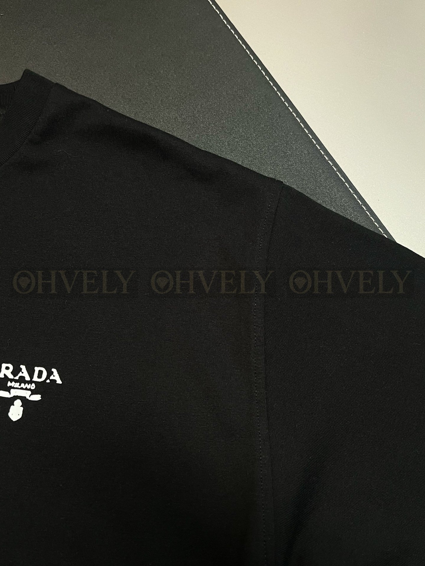 【 ZP버전 】프라다 PRADA 배색 로고 패치 반팔 티셔츠 상품 썸네일