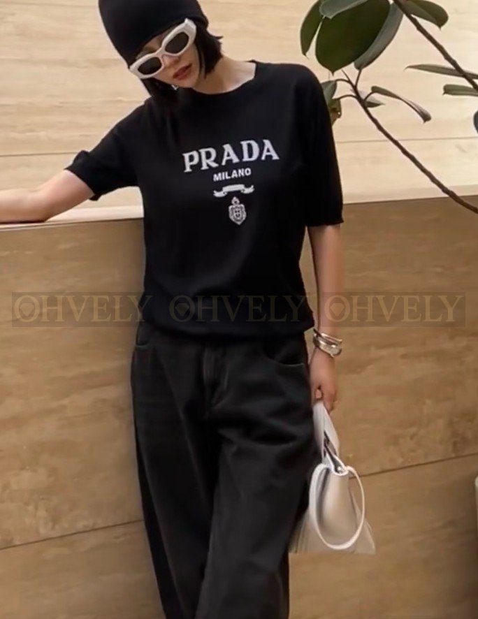 【 ZP버전 】프라다 PRADA 클래식 로고 자카드 반팔 니트 상품 썸네일