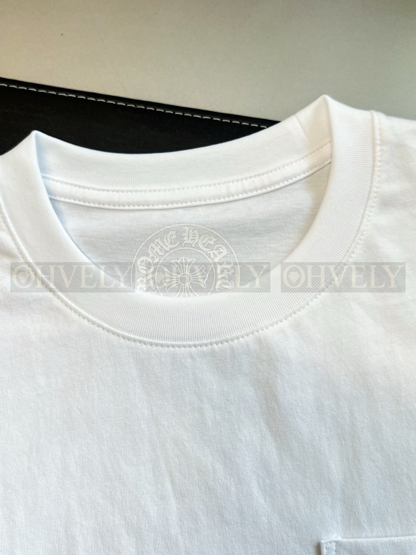 【 ZP버전 】크롬하츠 Chrome Hearts 네온 호스슈 포켓 반팔 티셔츠 상품 썸네일