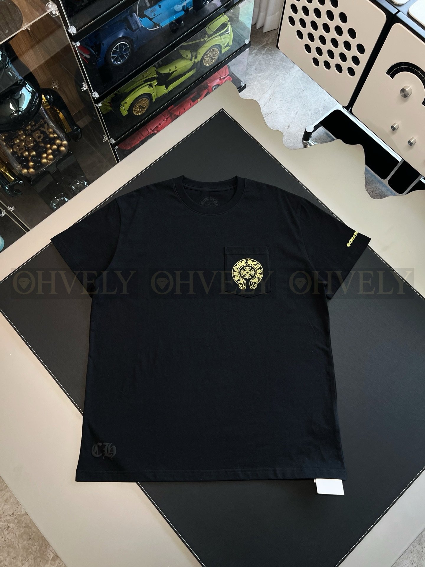 【 ZP버전 】크롬하츠 Chrome Hearts 네온 호스슈 포켓 반팔 티셔츠 상품 썸네일