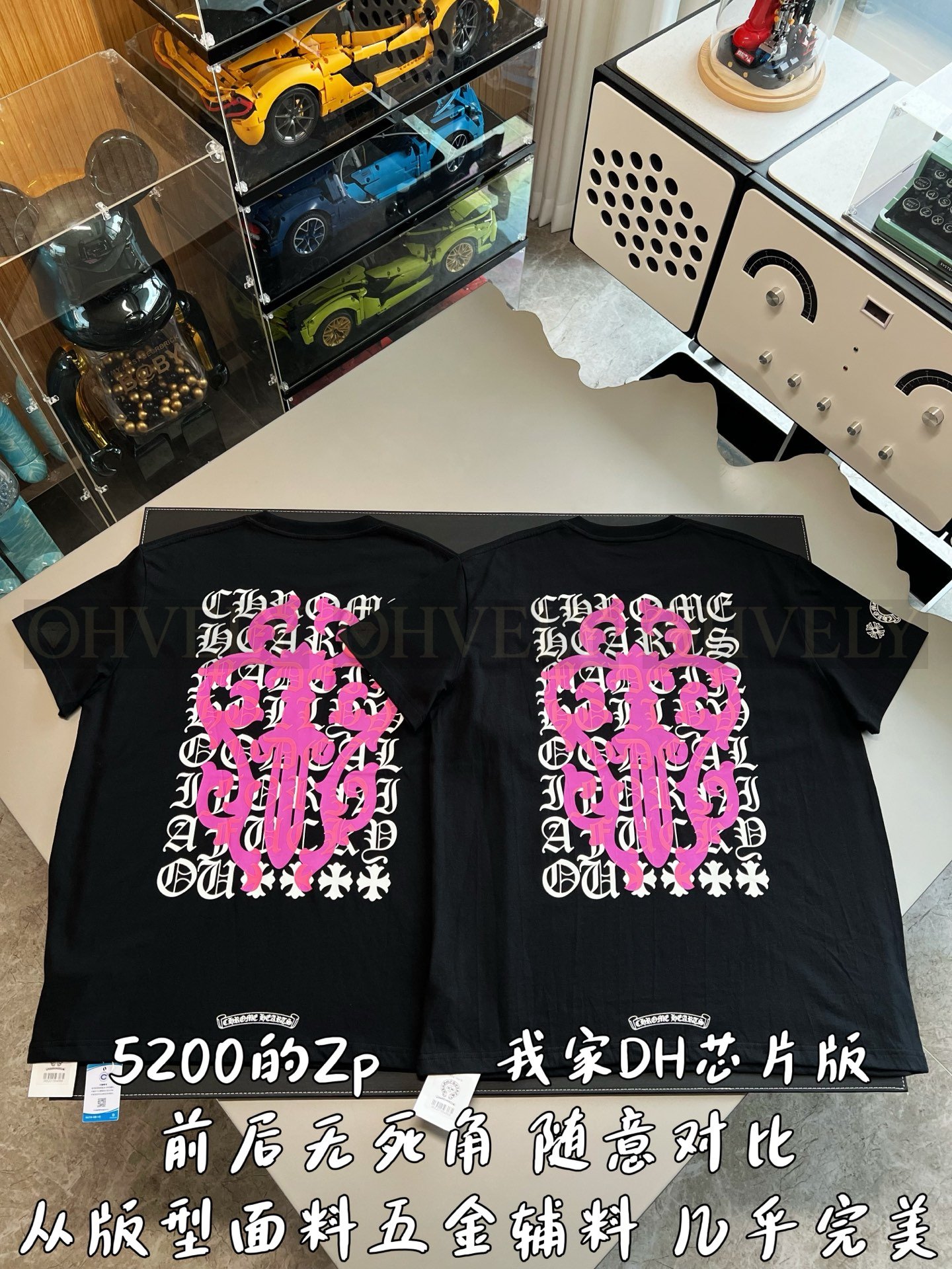 【 ZP버전 】크롬하츠 Chrome Hearts 핑크 대거 스크립트 로고 반팔 티셔츠 상품 썸네일