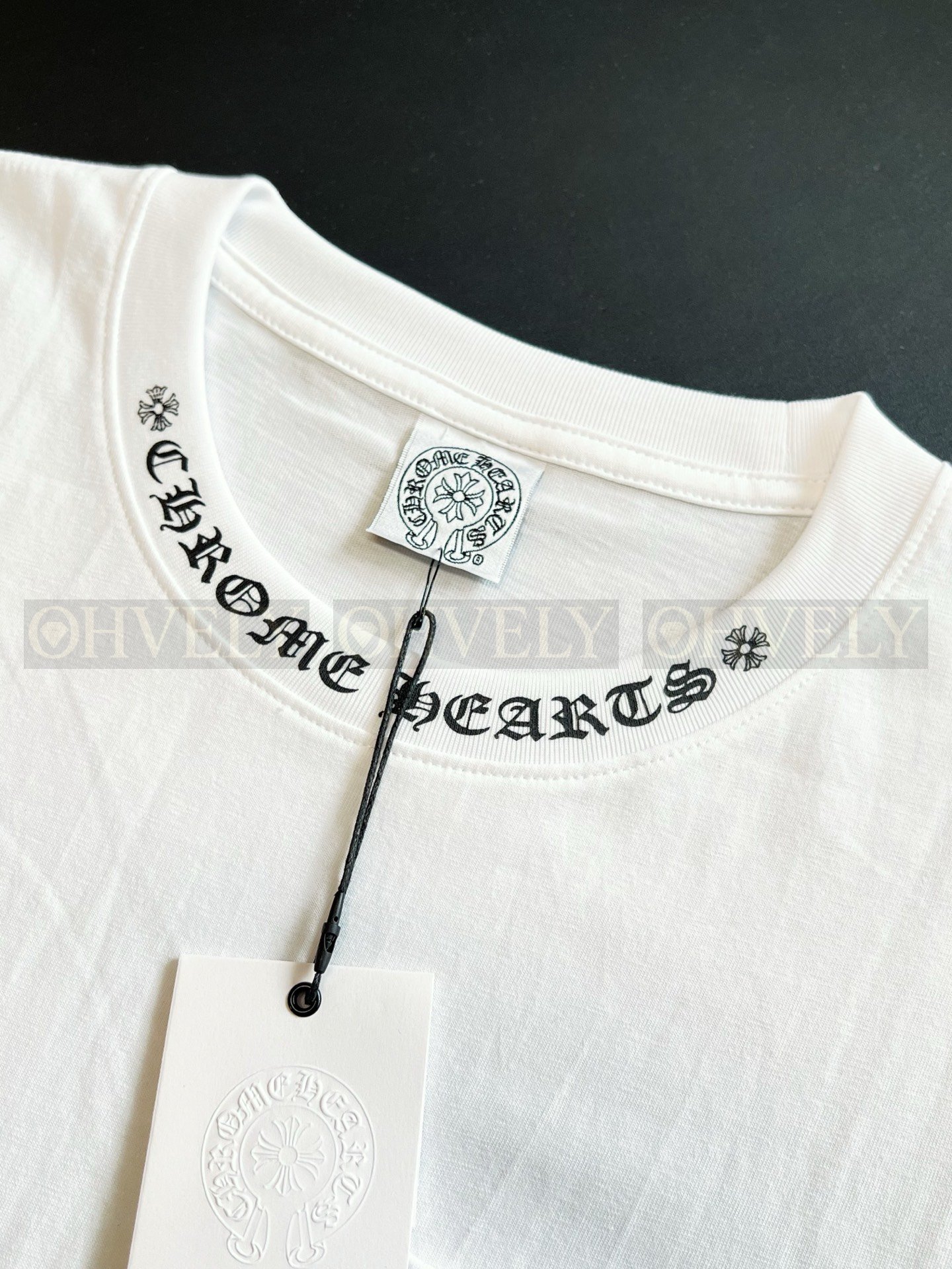 【 ZP버전 】크롬하츠 Chrome Hearts 넥 로고 대거 포켓 반팔 티셔츠 상품 썸네일