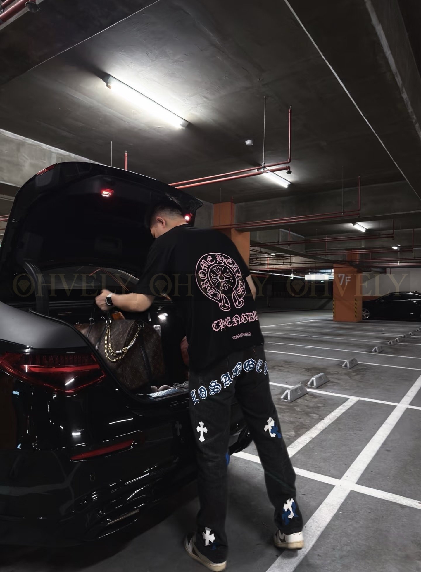 【 ZP버전 】크롬하츠 Chrome Hearts 청두 한정 핑크 홀스슈 로고 티셔츠 블랙 상품 썸네일