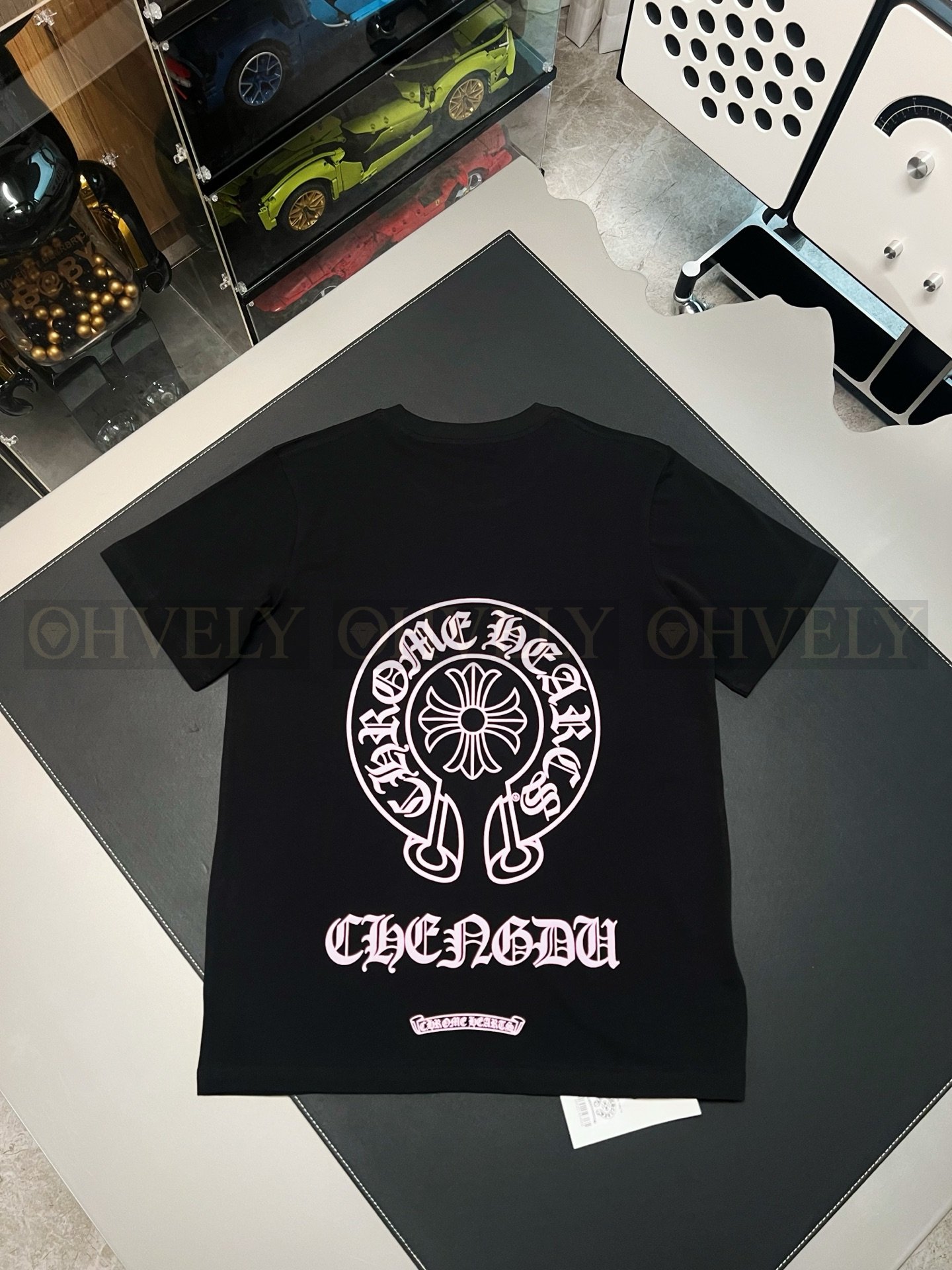 【 ZP버전 】크롬하츠 Chrome Hearts 청두 한정 핑크 홀스슈 로고 티셔츠 블랙 상품 썸네일