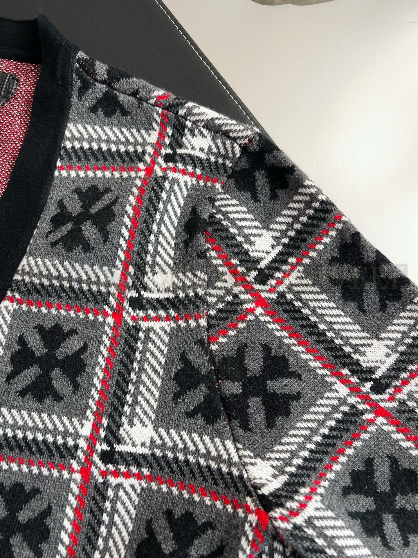 【 ZP버전 】크롬하츠 Chrome Hearts 체크 인터샤 크로스 패치 가디건 상품 썸네일