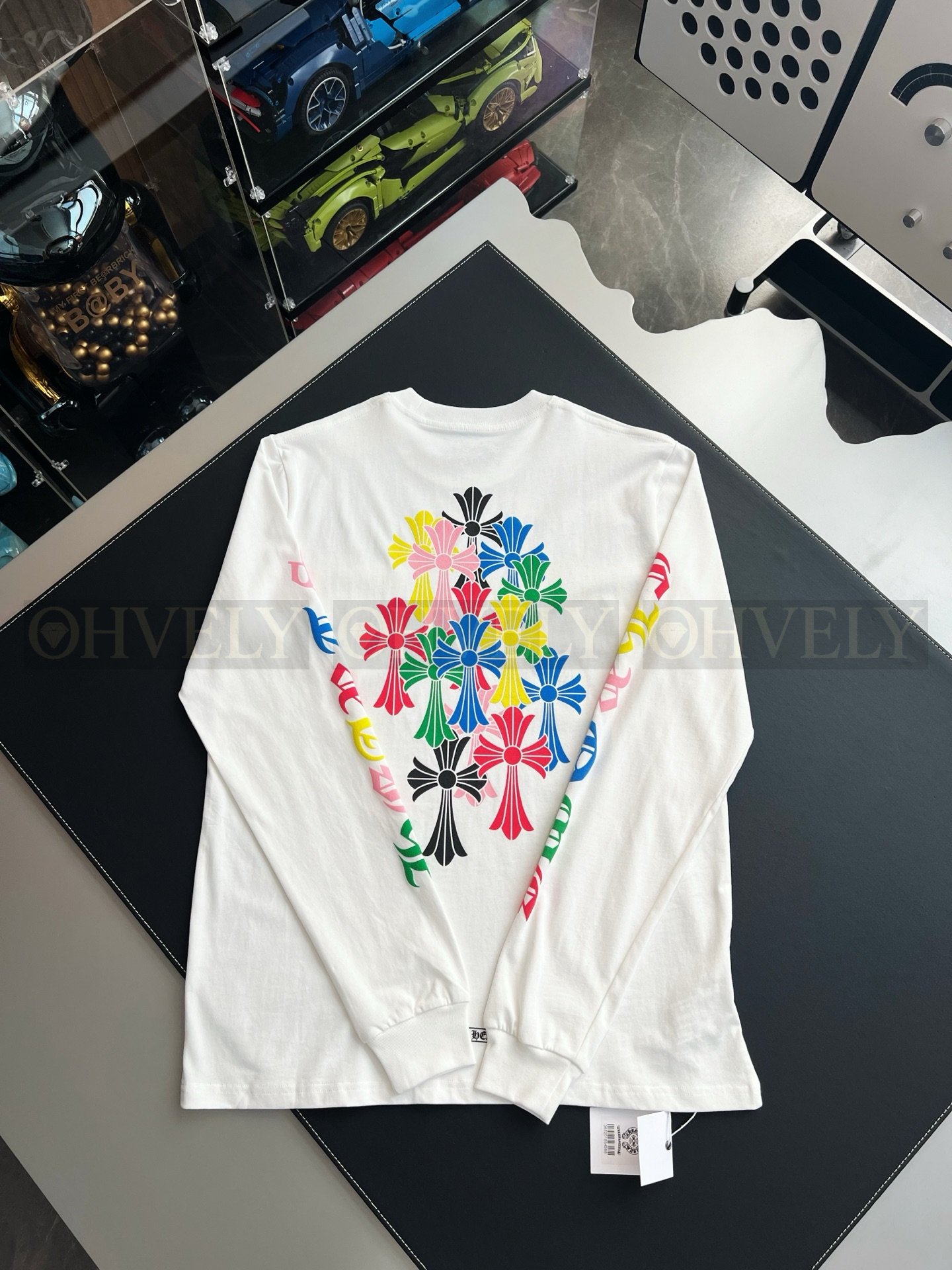【 ZP버전 】크롬하츠 Chrome Hearts 멀티 컬러 크로스 스크롤 로고 롱슬리브 티셔츠 상품 썸네일