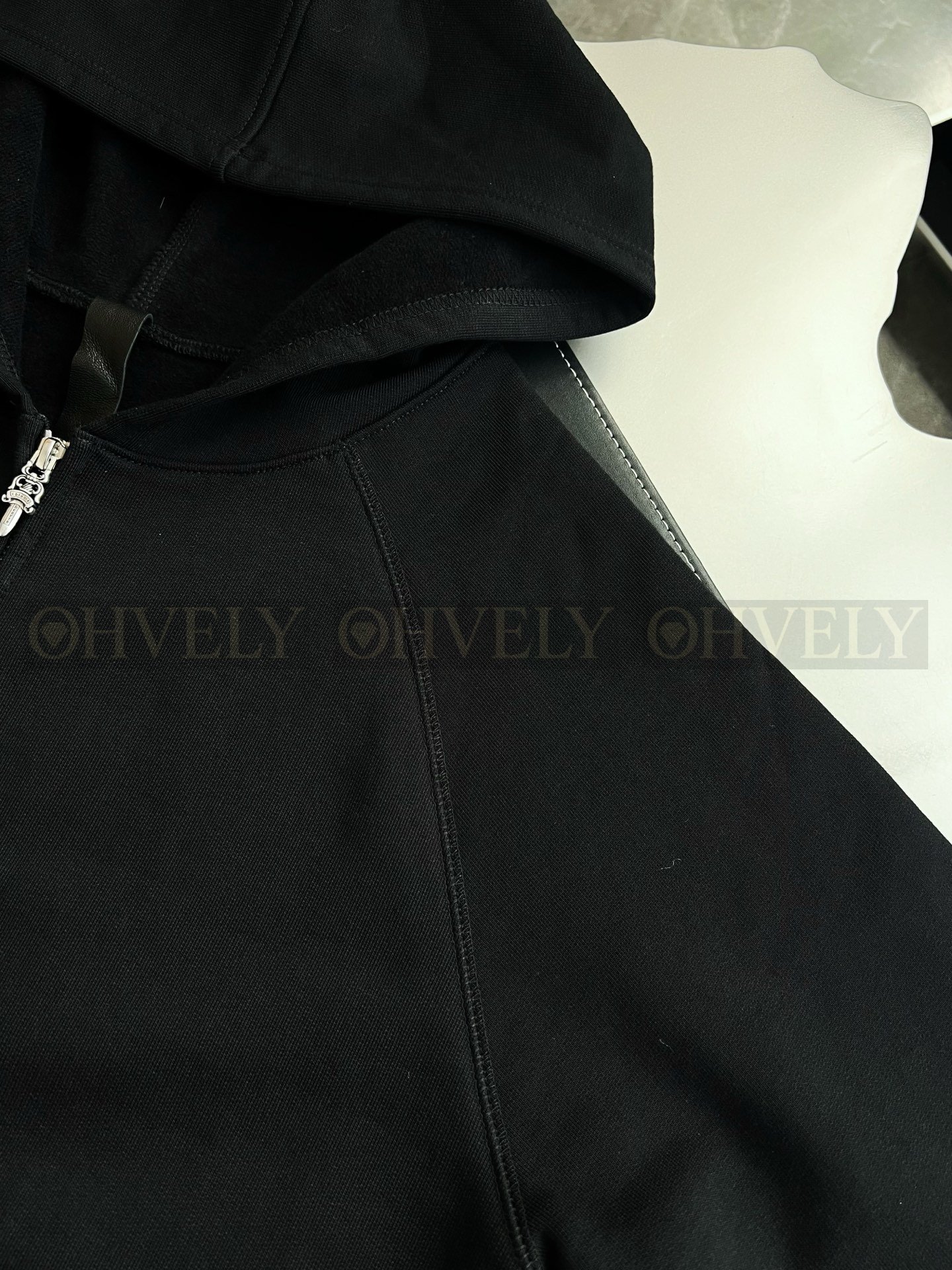 【 ZP버전 】크롬하츠 Chrome Hearts 범어 십자가 로고 지퍼 후드 집업 블랙 상품 썸네일