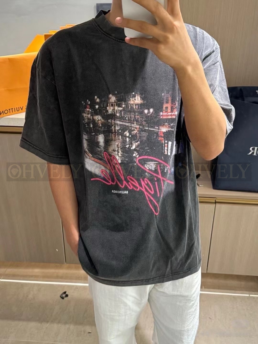 【 ZP버전 】발렌시아가 Balenciaga 피갈 파리 야경 그래픽 오버사이즈 티셔츠 블랙 상품 썸네일