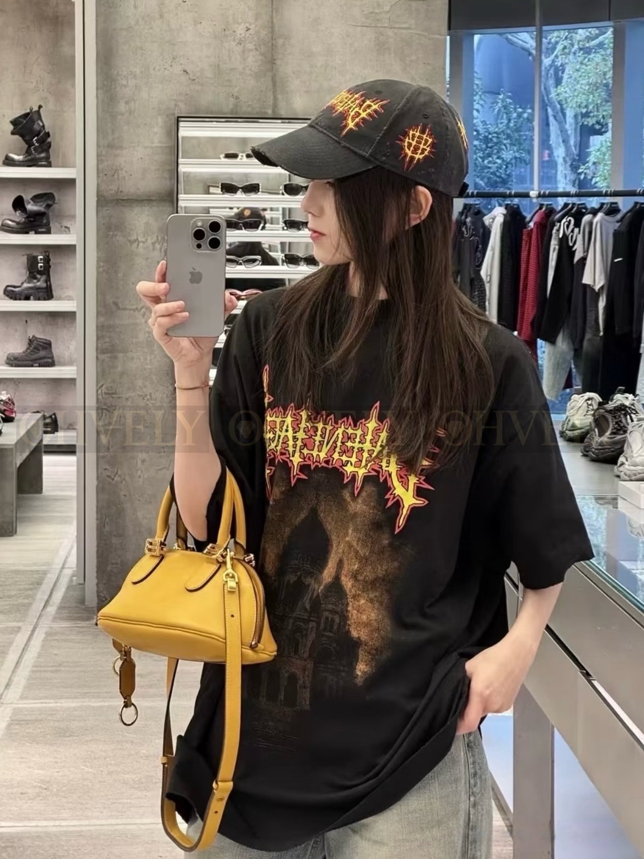 【 ZP버전 】발렌시아가 Balenciaga 메탈 로고 성당 그래픽 프린트 티셔츠 블랙 상품 썸네일
