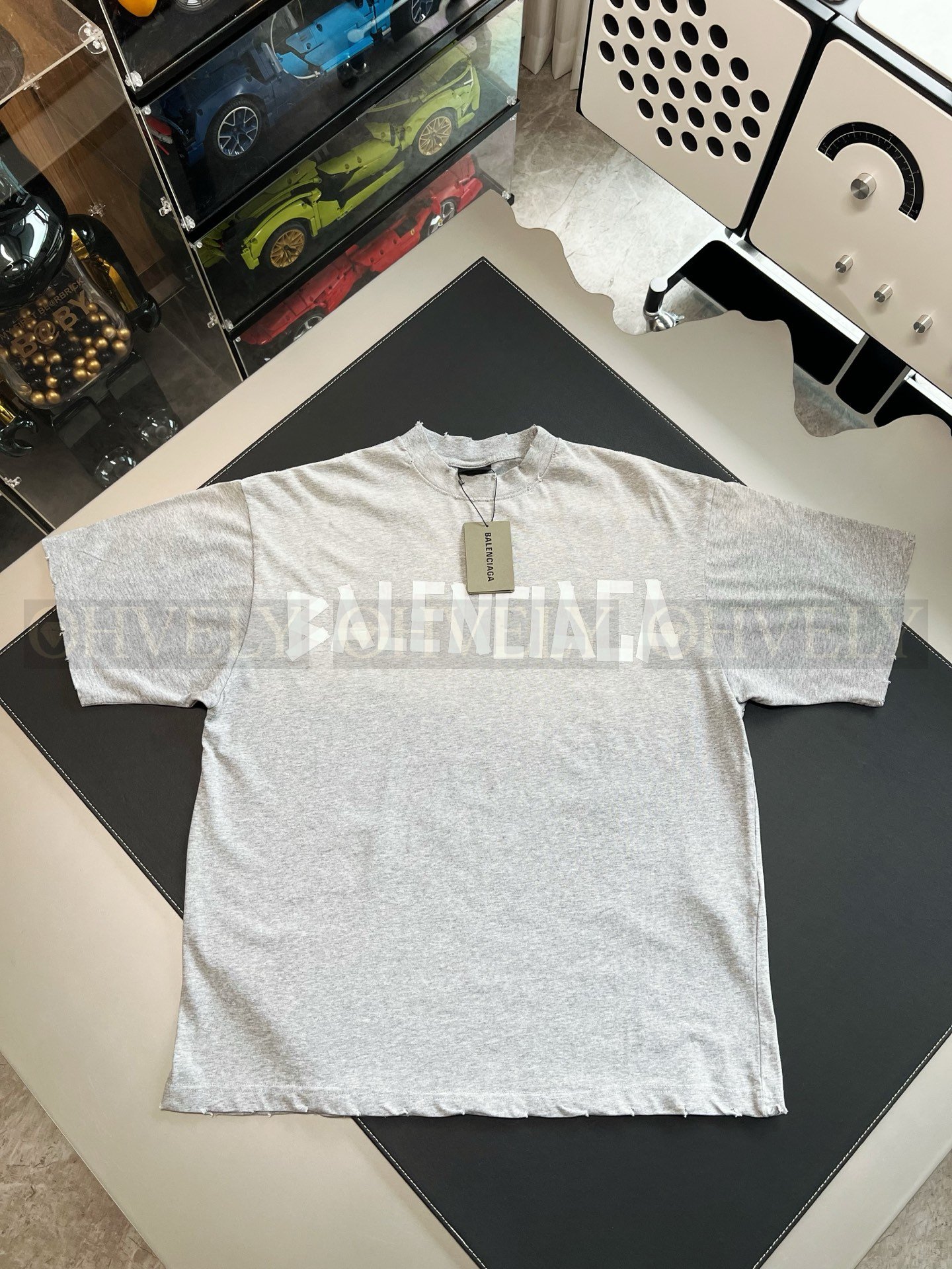 【 ZP버전 】발렌시아가 Balenciaga 테이프 타입 로고 디스트레스트 반팔 티셔츠 그레이 상품 썸네일