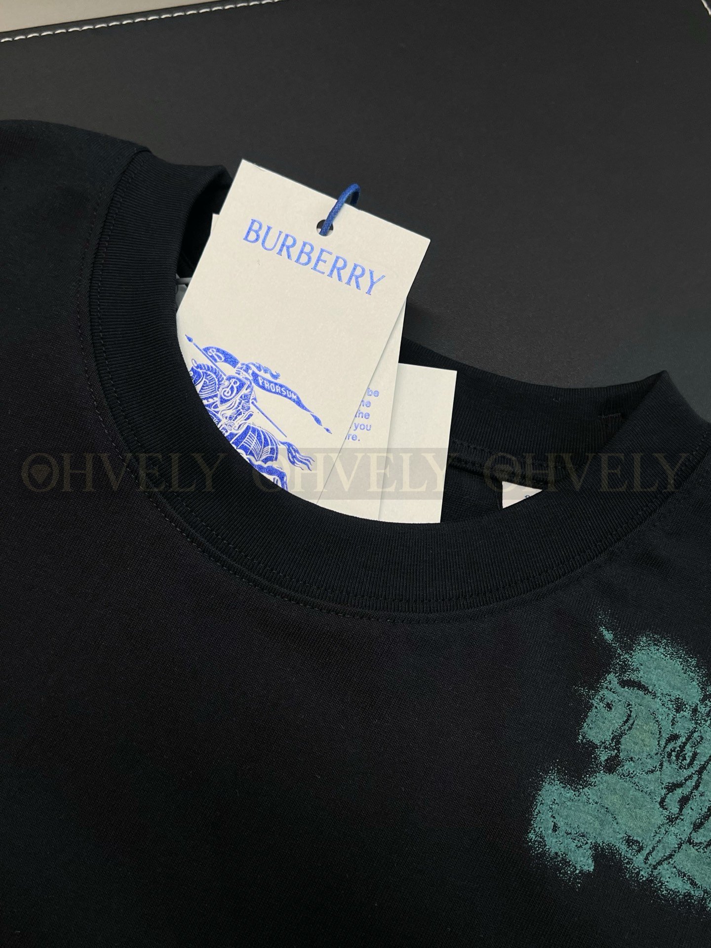 【 ZP버전 】버버리 Burberry 에크루 스프레이 페인트 로고 코튼 티셔츠 상품 썸네일
