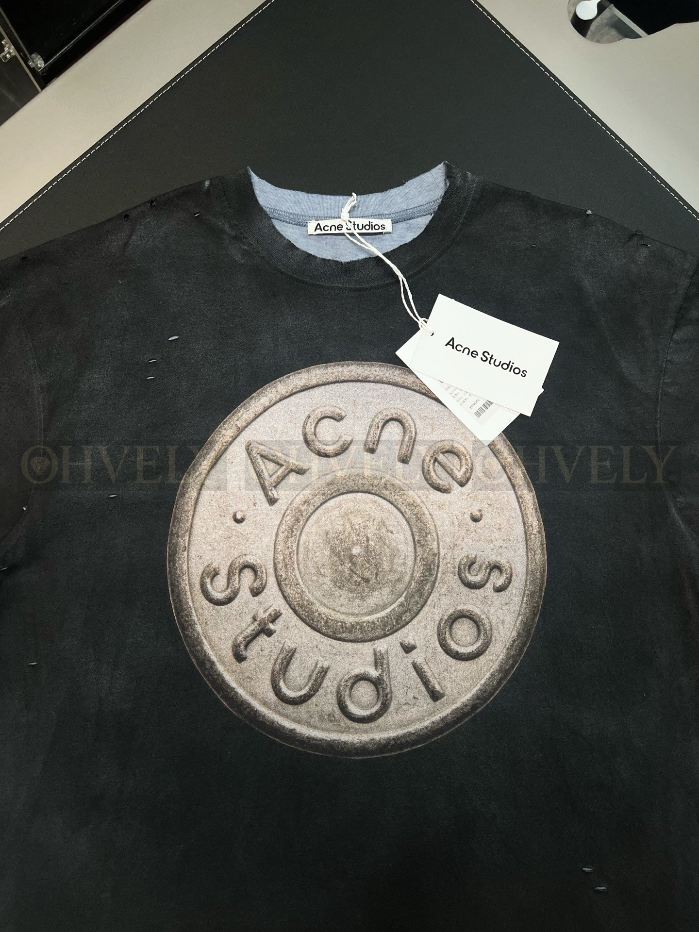 【 ZP버전 】아크네 스튜디오 Acne Studios 코인 로고 프린트 디스트레스드 티셔츠 상품 썸네일