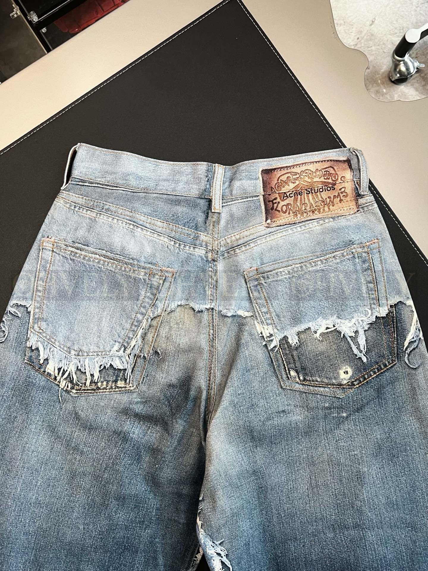 【 ZP버전 】아크네 스튜디오 Acne Studios 트롱프뢰유 디스트레스드 프린트 와이드 레그 데님 팬츠 상품 썸네일