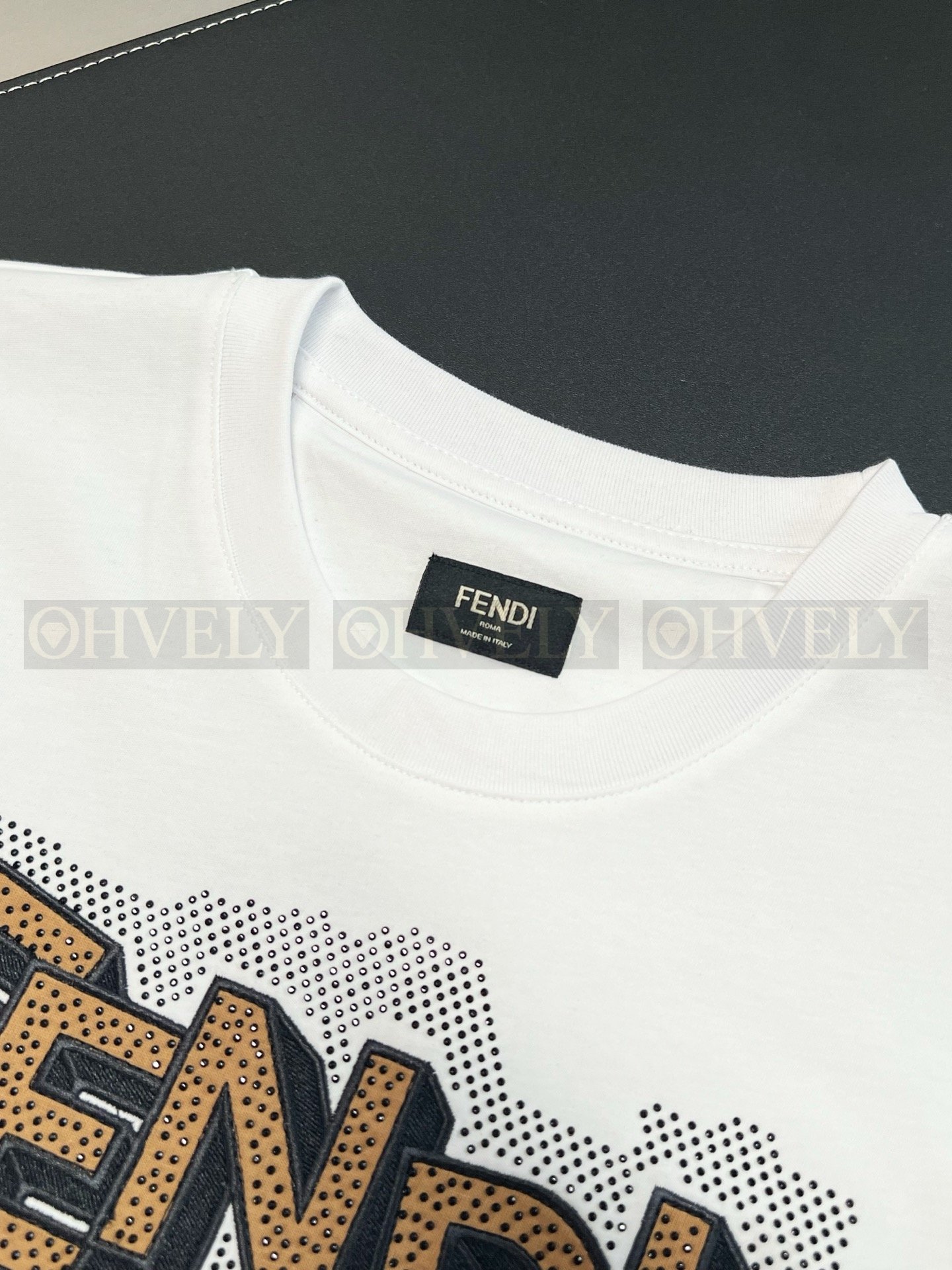 【 ZP버전 】펜디 Fendi 로마 라인스톤 자수 코튼 티셔츠 상품 썸네일