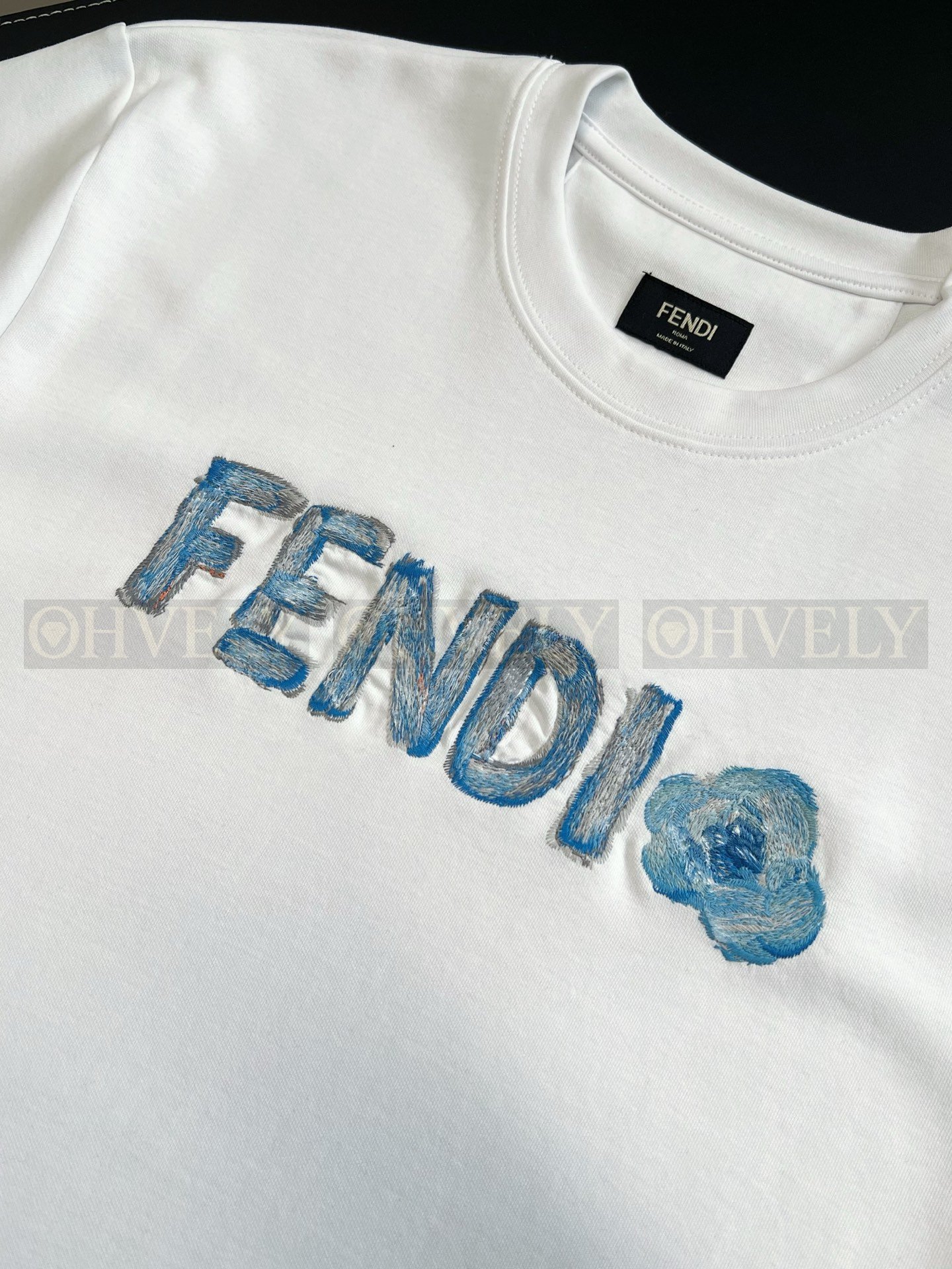 【 ZP버전 】펜디 Fendi 핸드 드로잉 로고 자수 티셔츠 상품 썸네일