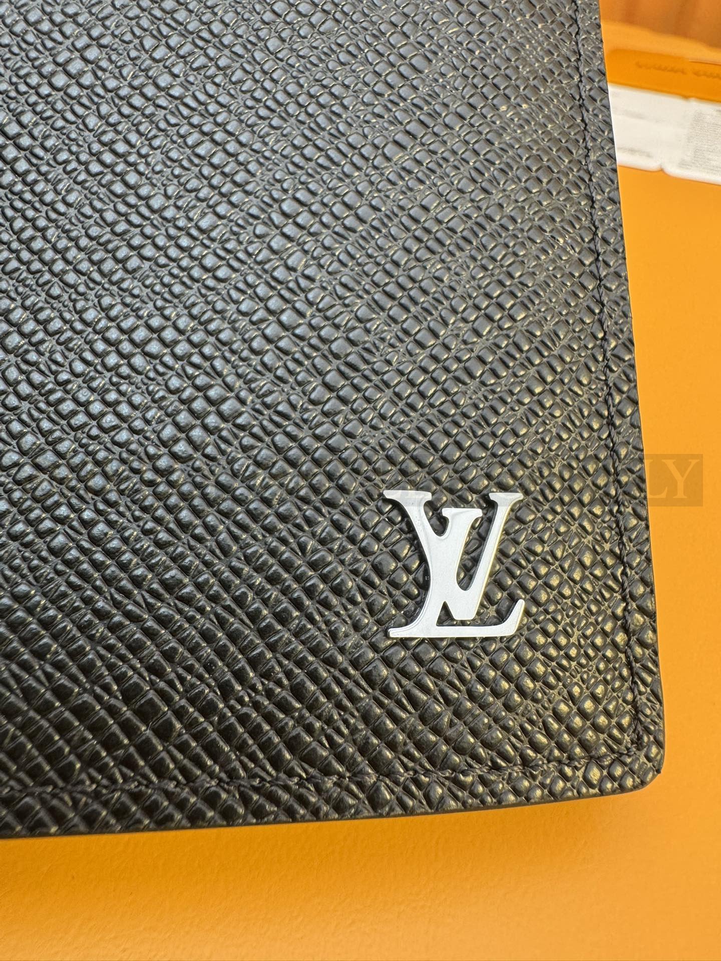 【 ZP 버전 】루이비통 Louis Vuitton 브라자 월릿 타이가 블랙 상품 썸네일