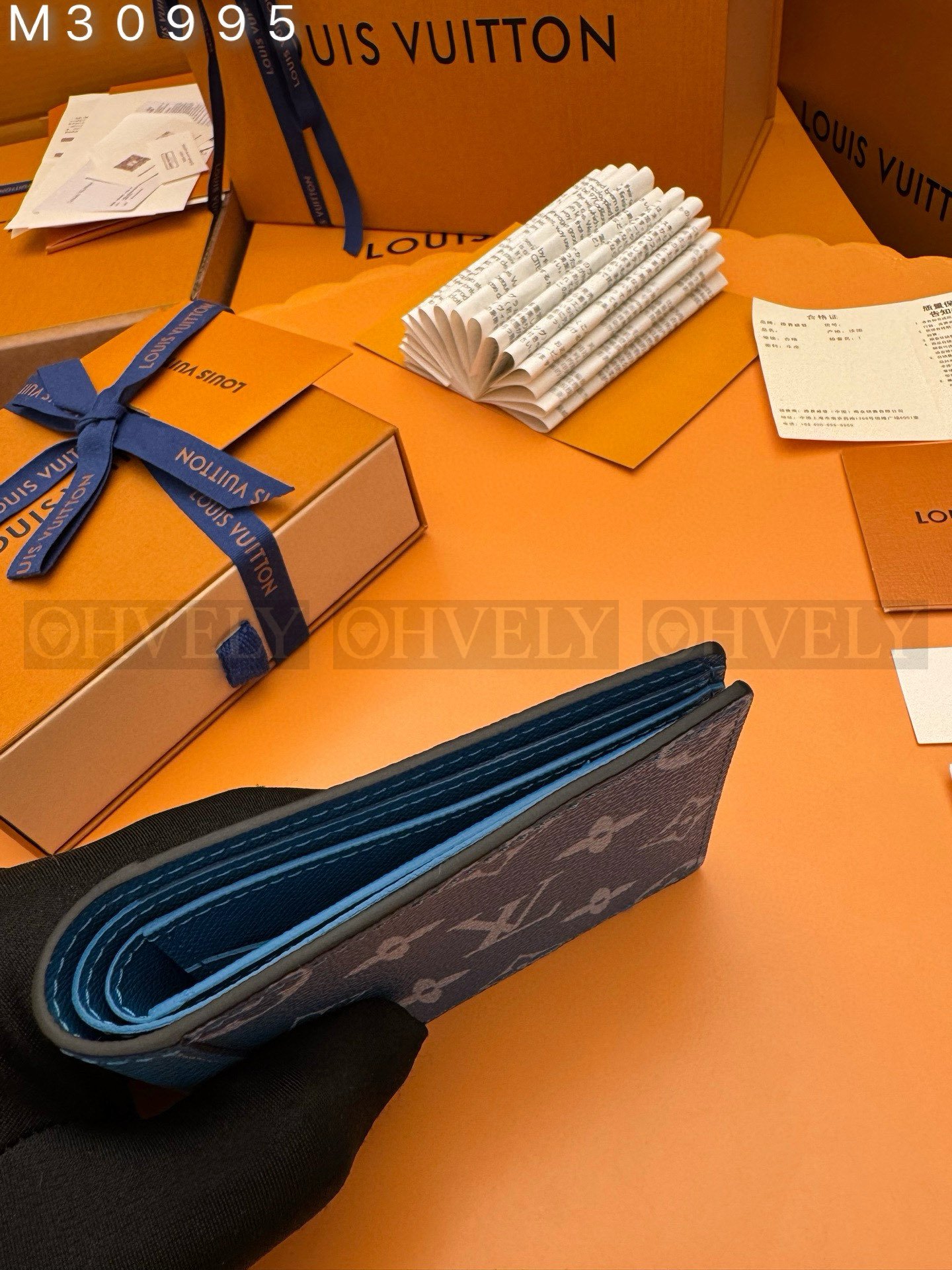 【 ZP 버전 】루이비통 Louis Vuitton 멀티플 월릿 모노그램 타이가 블루 상품 썸네일