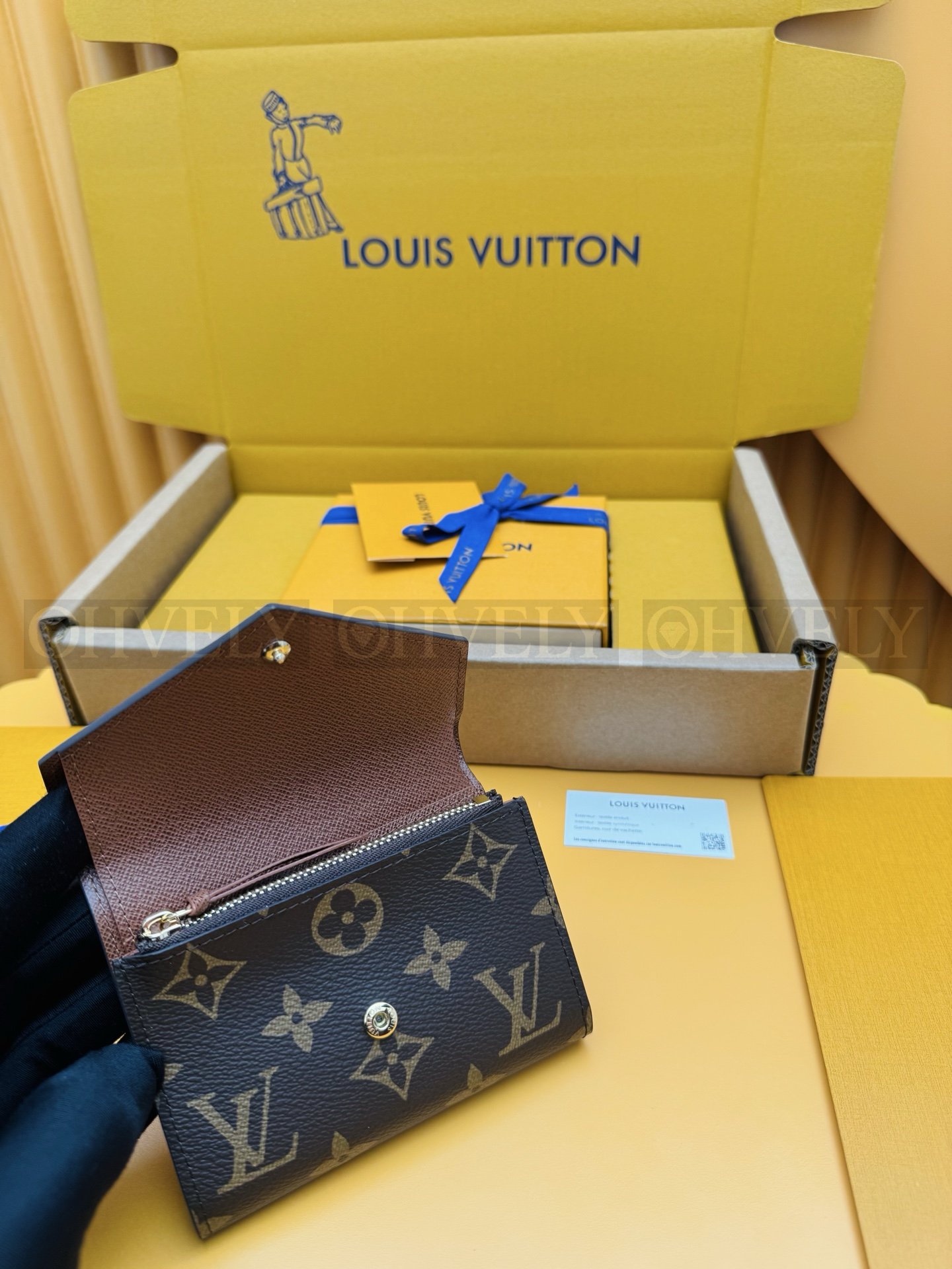 【 ZP 버전 】 루이비통 모노그램 앙프렝뜨 LV 참 카드 홀더 로즈 퐁디셰리 상품 썸네일