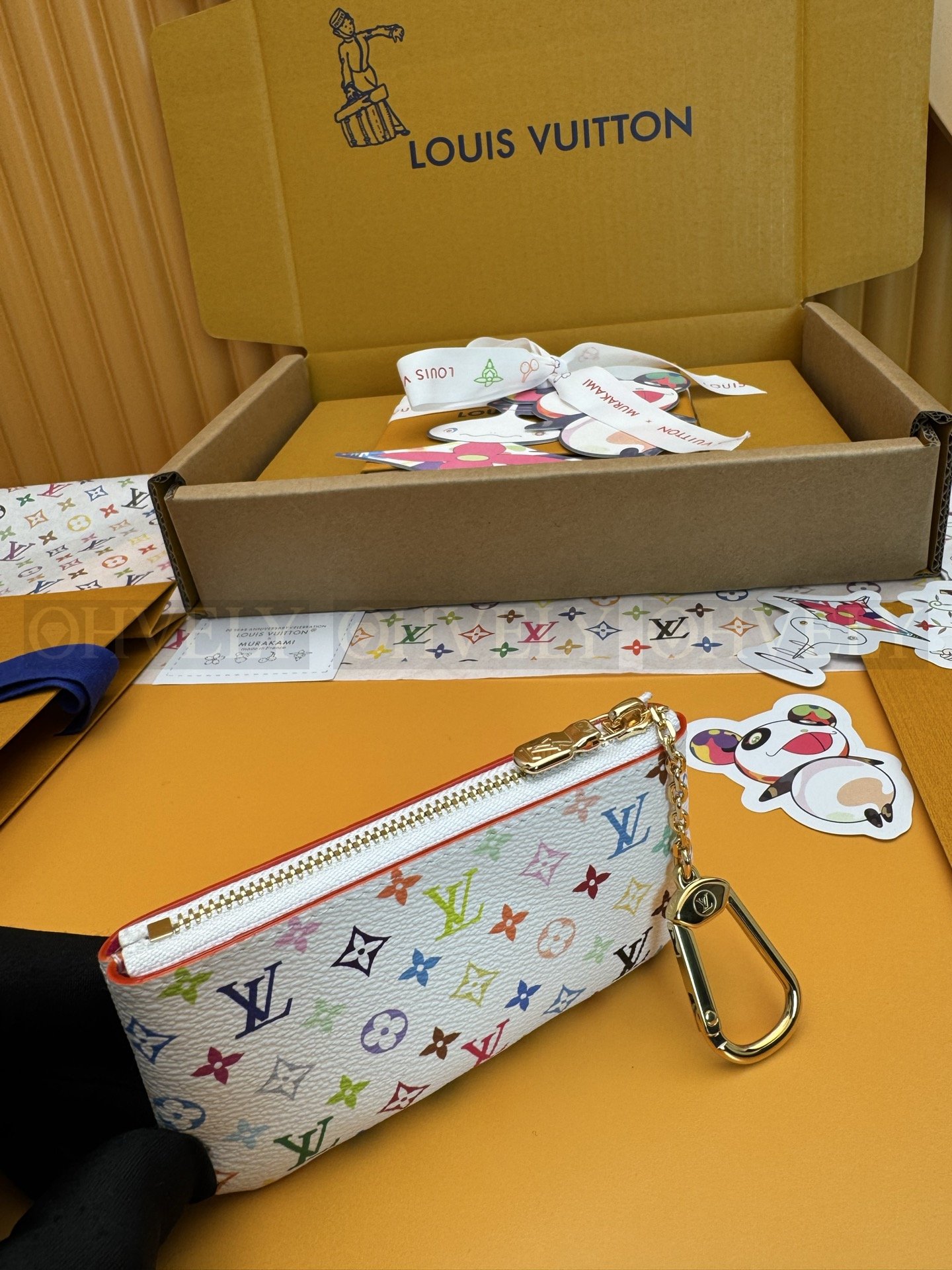 【 ZP 버전 】 루이비통 무라카미 다카시 멀티컬러 포셰트 끌레 화이트 상품 썸네일