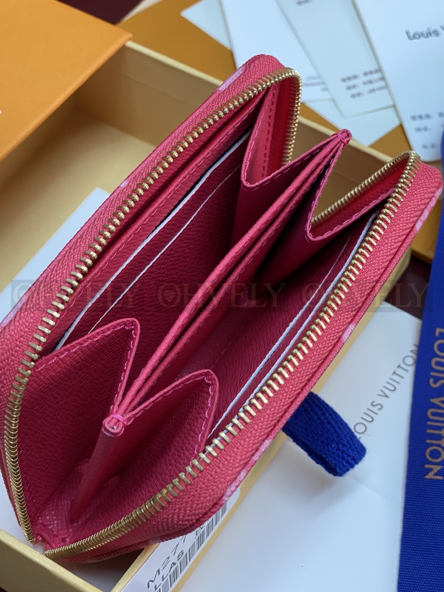 【 ZP 버전 】 루이비통 지피 코인 퍼스 모노그램 데님 푸시아 상품 썸네일