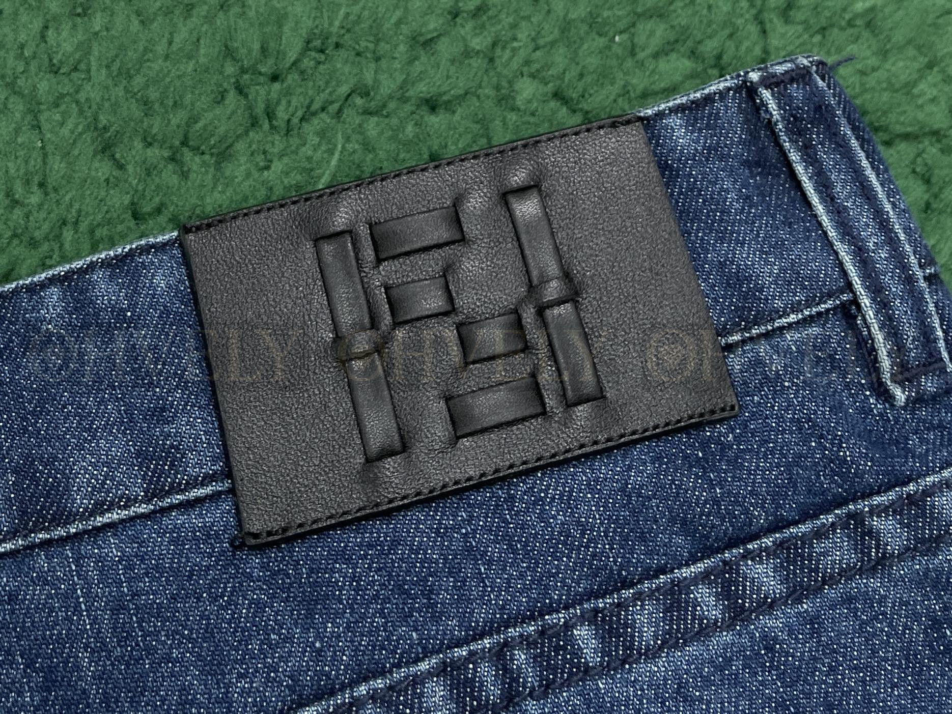 【 ZP버전 】펜디 FF 패치 데님 버뮤다 쇼츠 블루 상품 썸네일