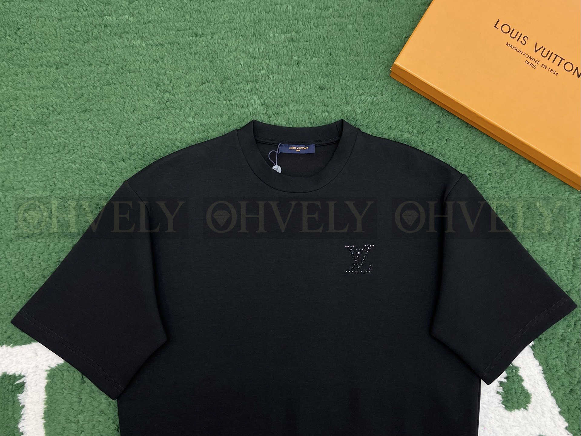【 ZP버전 】루이비통 크리스탈 LV 로고 반소매 스웨트셔츠 블랙 상품 썸네일