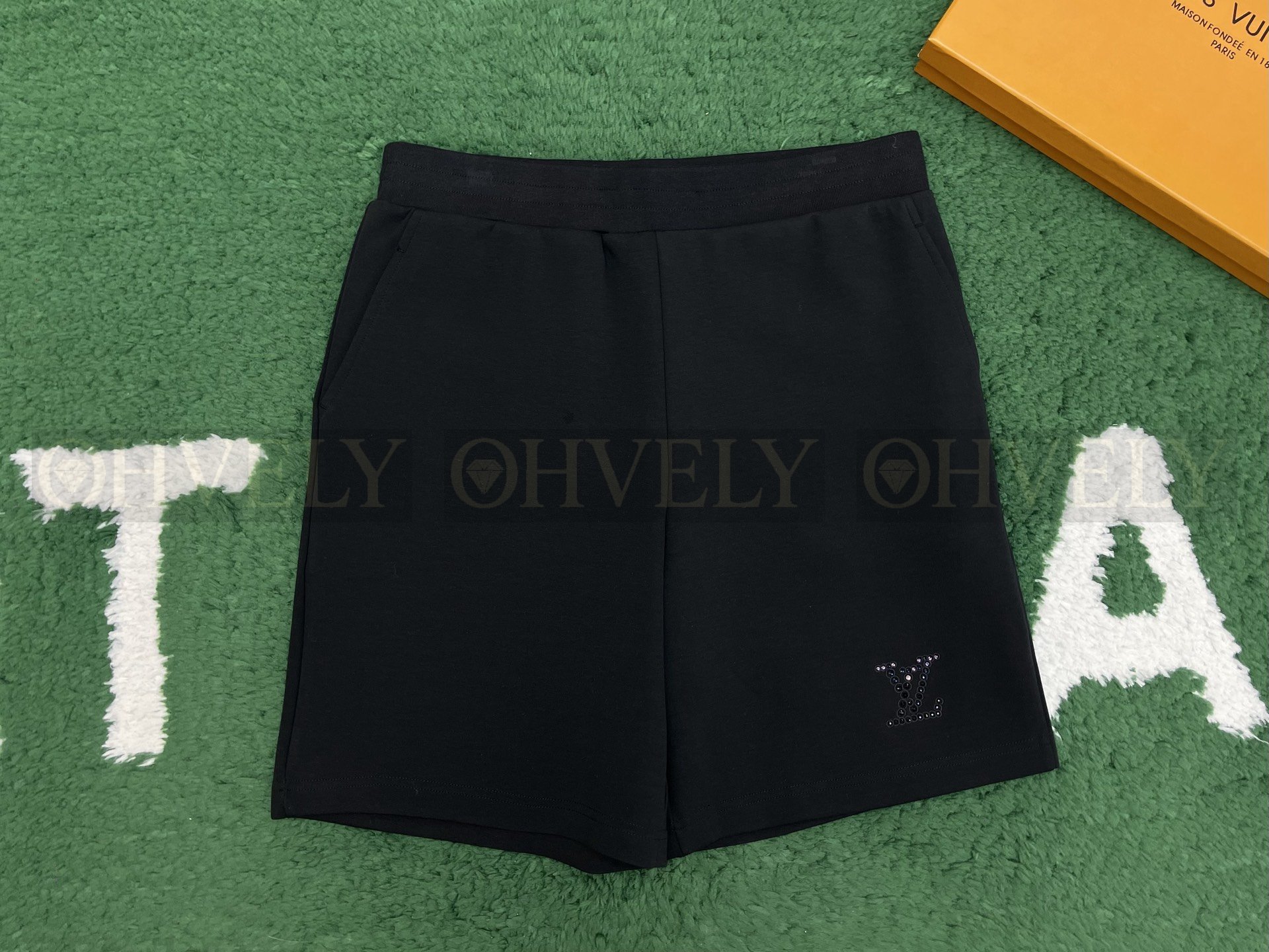 【 ZP버전 】루이비통 크리스탈 LV 로고 스웨트 쇼츠 블랙 상품 썸네일