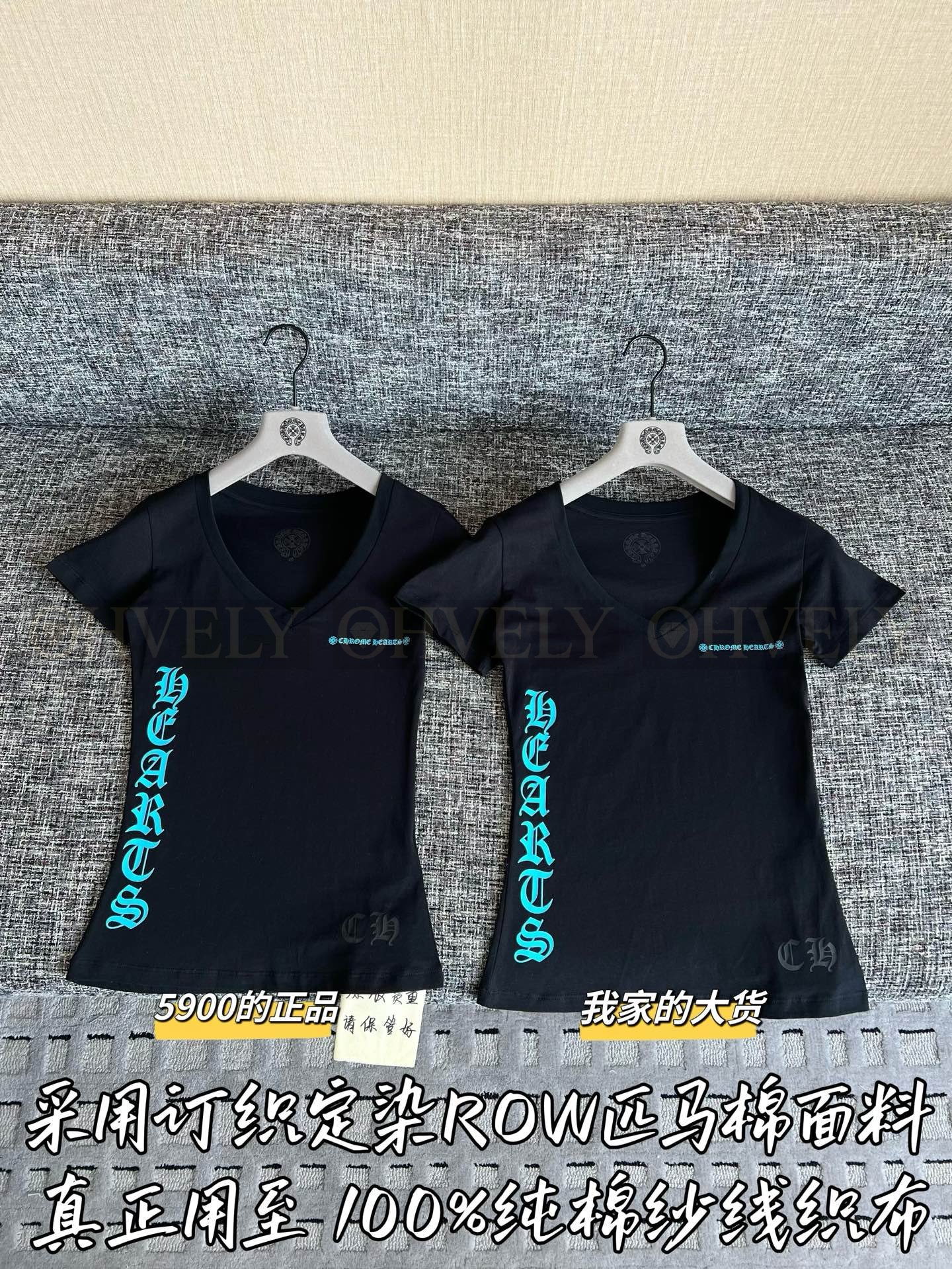 【 ZP버전 】크롬하츠 블루 고딕 폰트 사이드 로고 브이넥 반팔 티셔츠 상품 썸네일