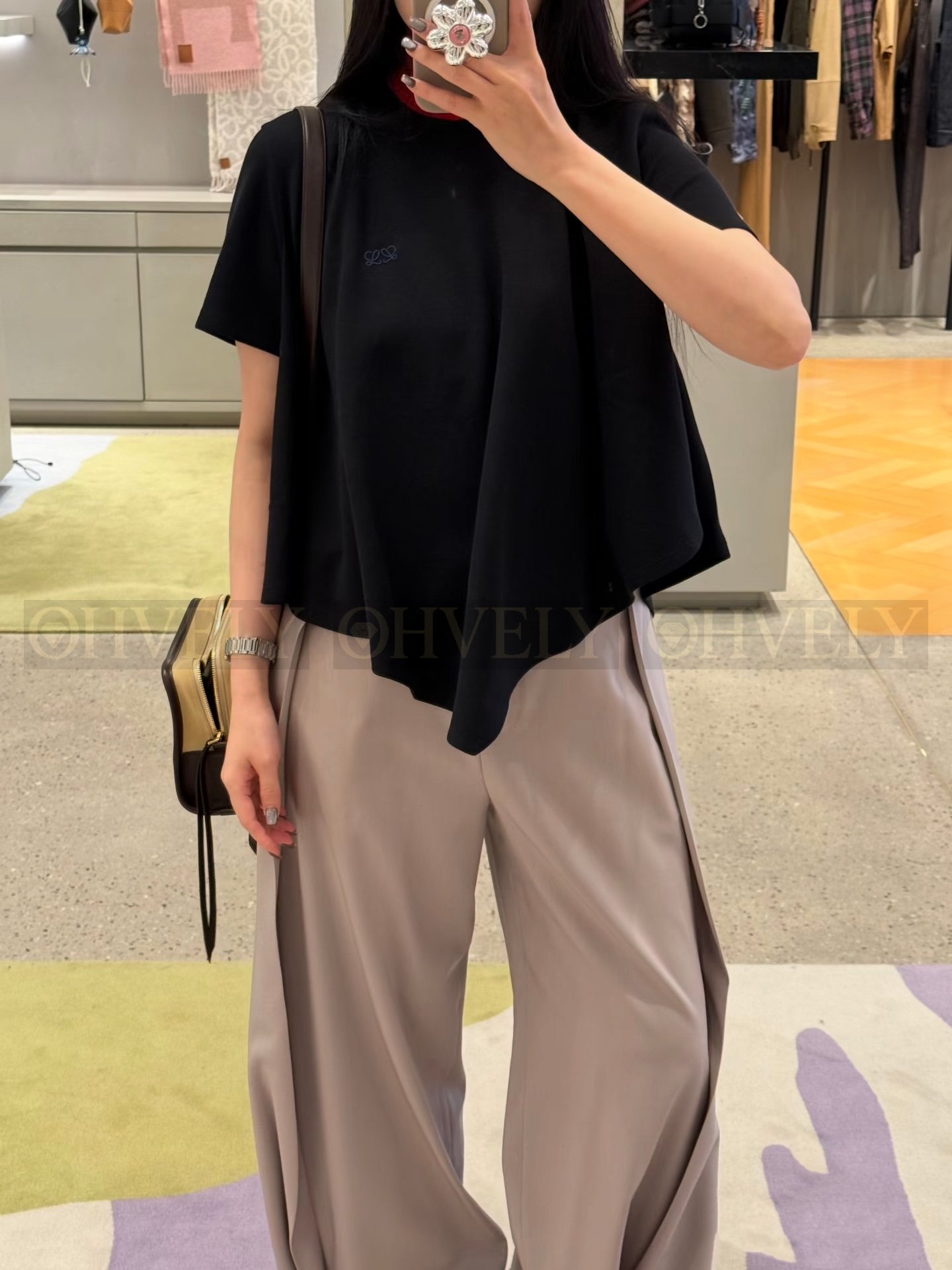 【 ZP버전 】로에베 신상 비대칭 런웨이 반팔 티셔츠 블랙 상품 썸네일