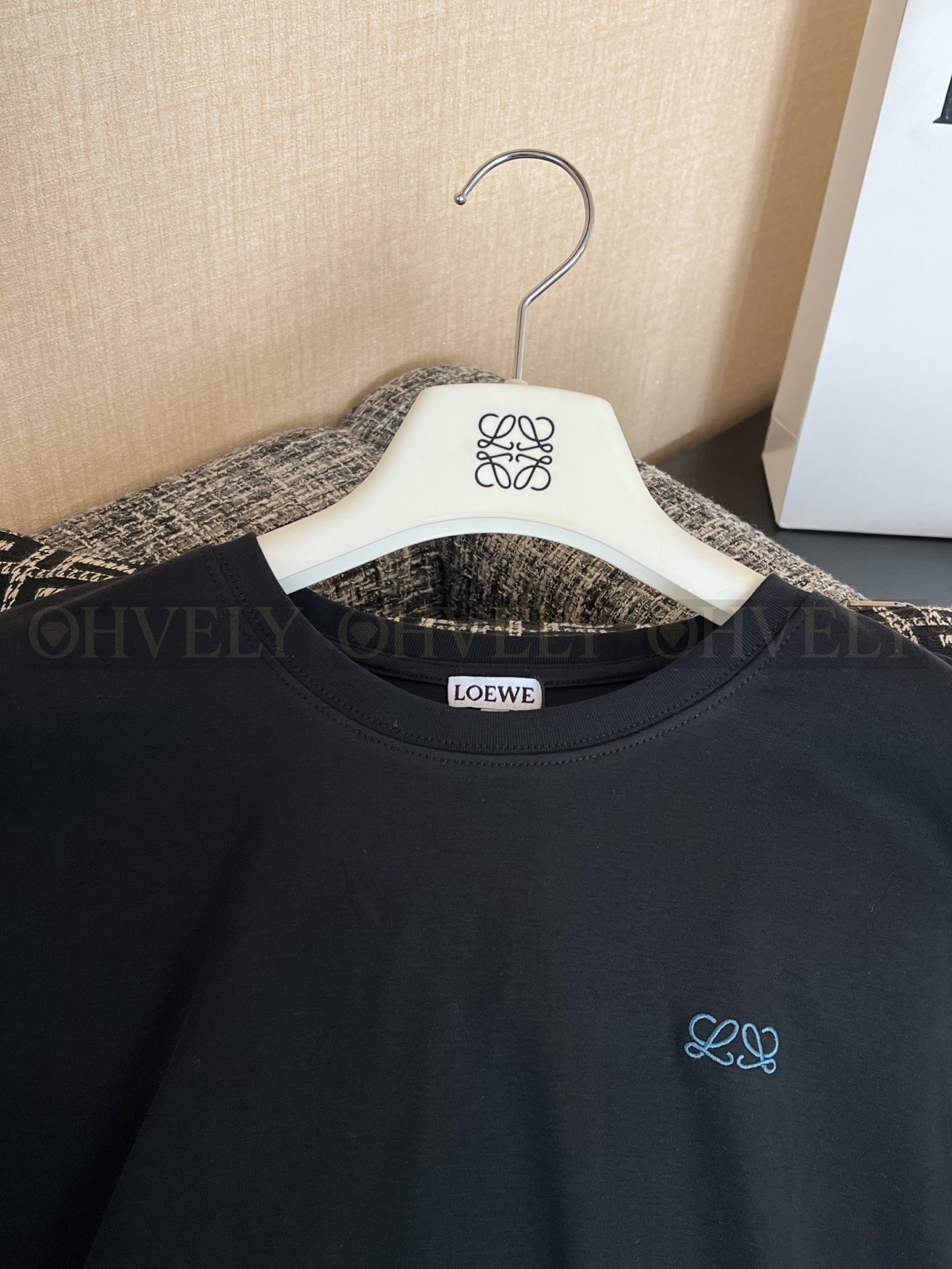 【 ZP버전 】로에베 신상 비대칭 런웨이 반팔 티셔츠 블랙 상품 썸네일