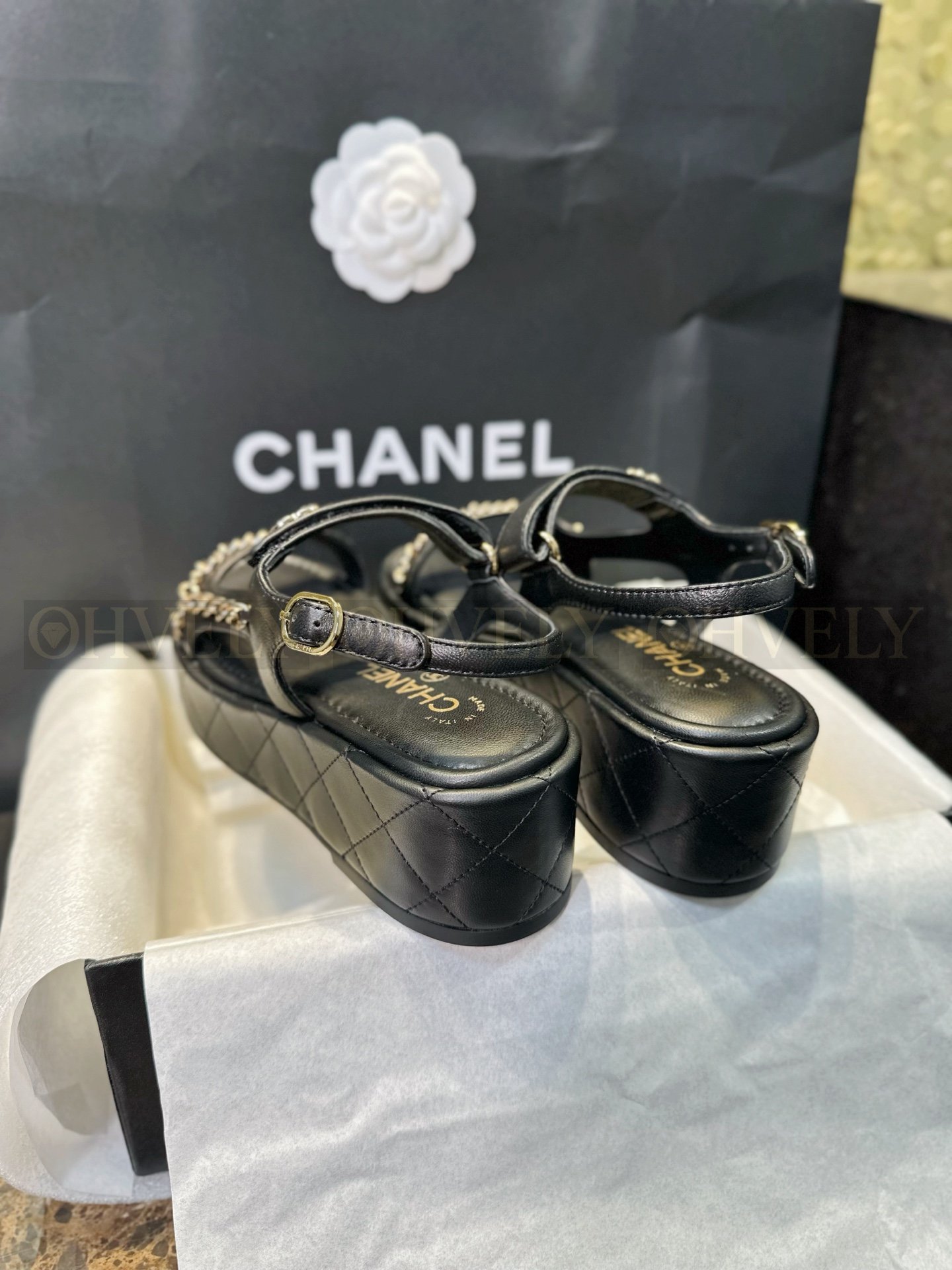 【 ZP버전 】CN 로고 카프스킨 체인 퀼팅 플랫폼 샌들 상품 썸네일