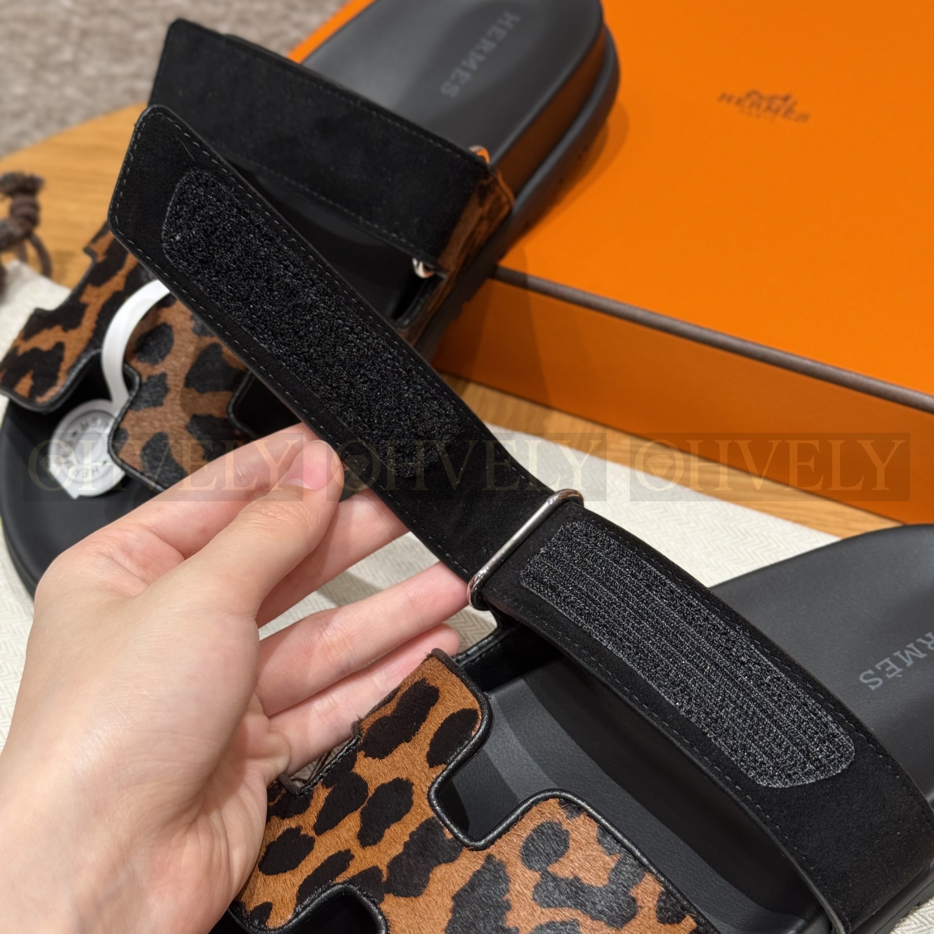 【 ZP버전 】H 치프레 레오파드 프린트 샌들 블랙 스웨이드 상품 썸네일