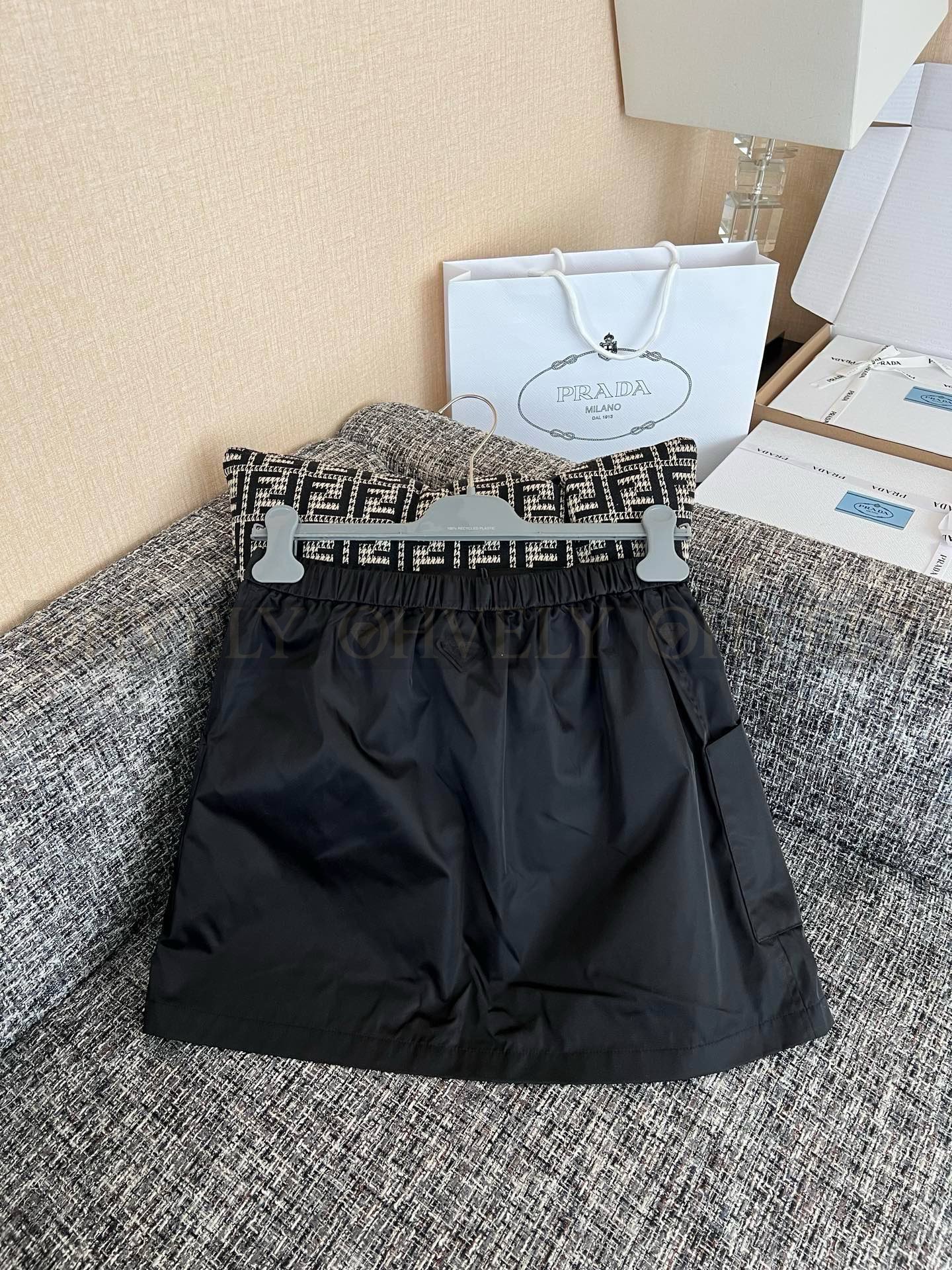 【 ZP버전 】P 블랙 투포켓 나일론 미니 스커트 상품 썸네일