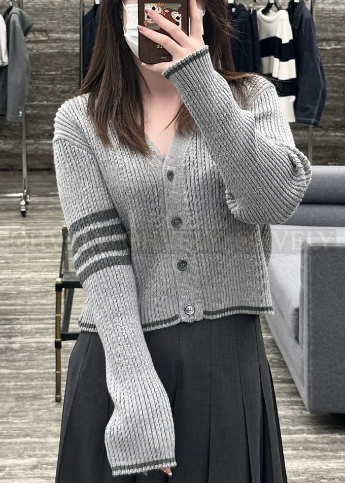 【 ZP버전 】TB 클래식 사선 사바 크롭 브이넥 가디건 상품 썸네일