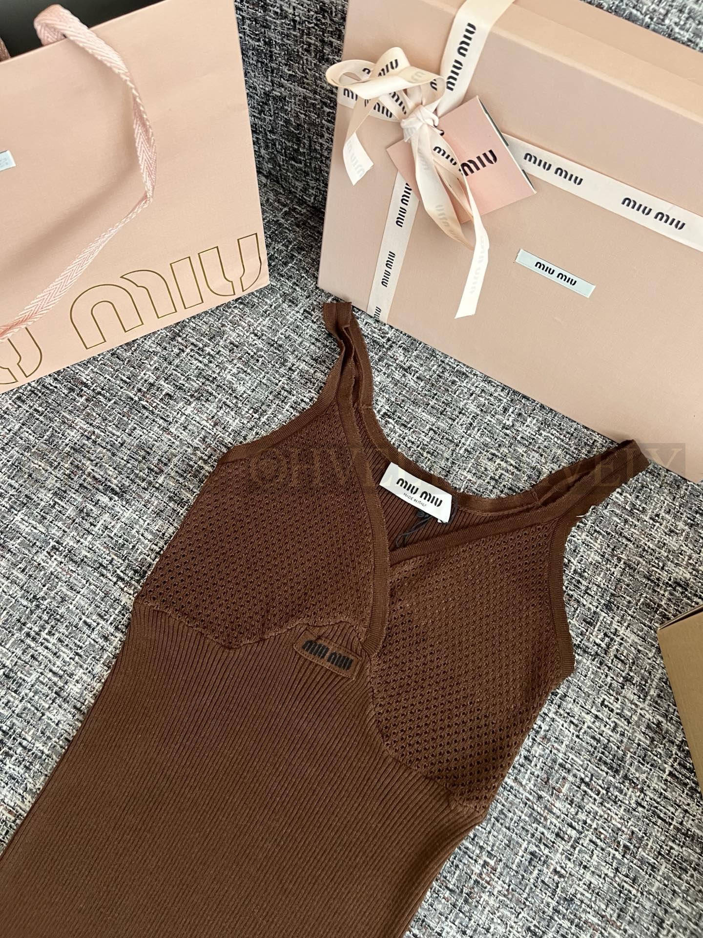【 ZP버전 】MIU  V넥 펀칭 니트 나시 탑 베스트 상품 썸네일