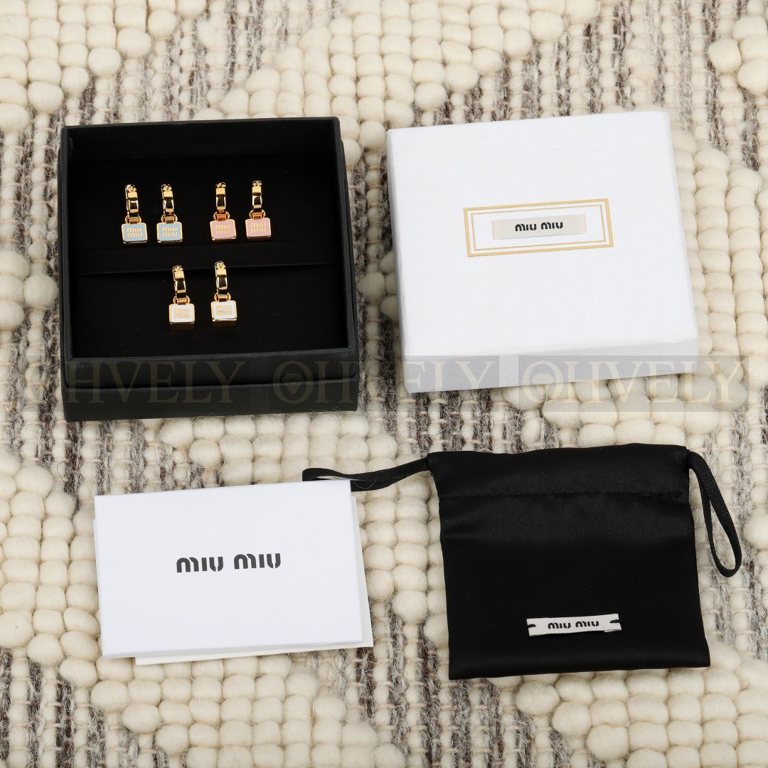 【 ZP버전 】MIU 에나멜 스퀘어 드롭 귀걸이 상품 썸네일