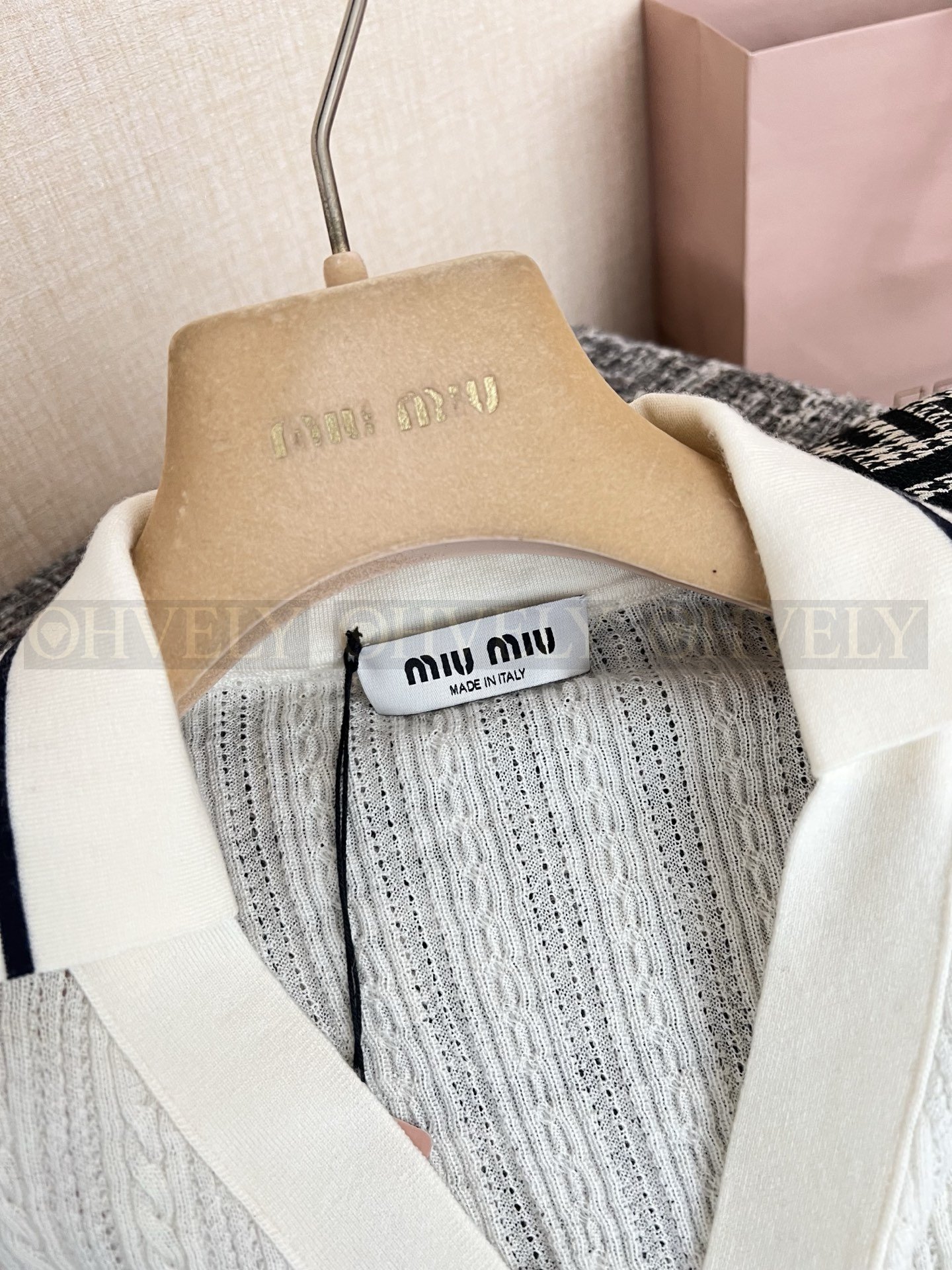 【 ZP버전 】MIU 배색 레터링 니트 가디건 상품 썸네일