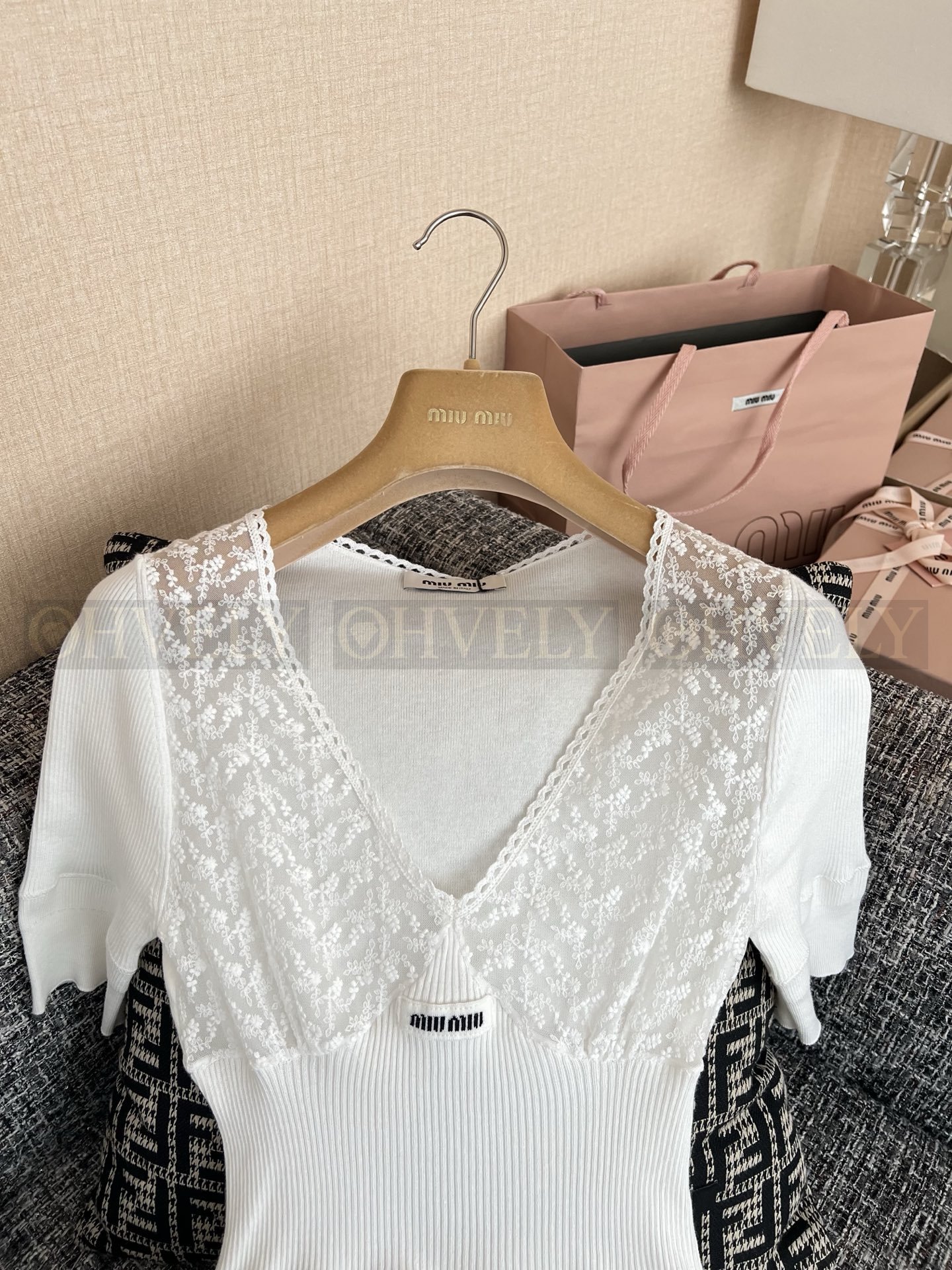 【 ZP버전 】MIU 레이스 패치워크 웨이스트 슬림 상의 상품 썸네일