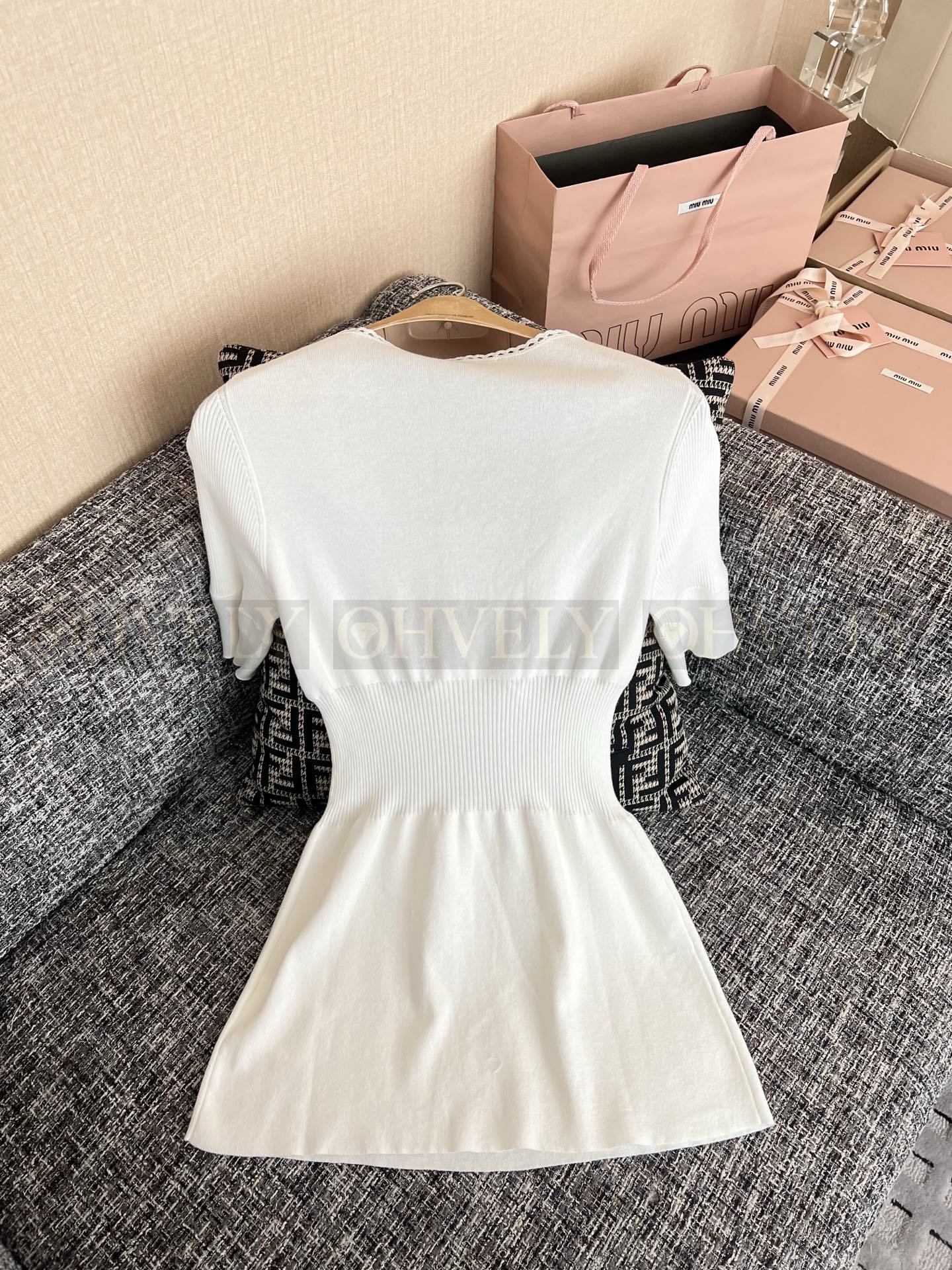 【 ZP버전 】MIU 레이스 패치워크 웨이스트 슬림 상의 상품 썸네일