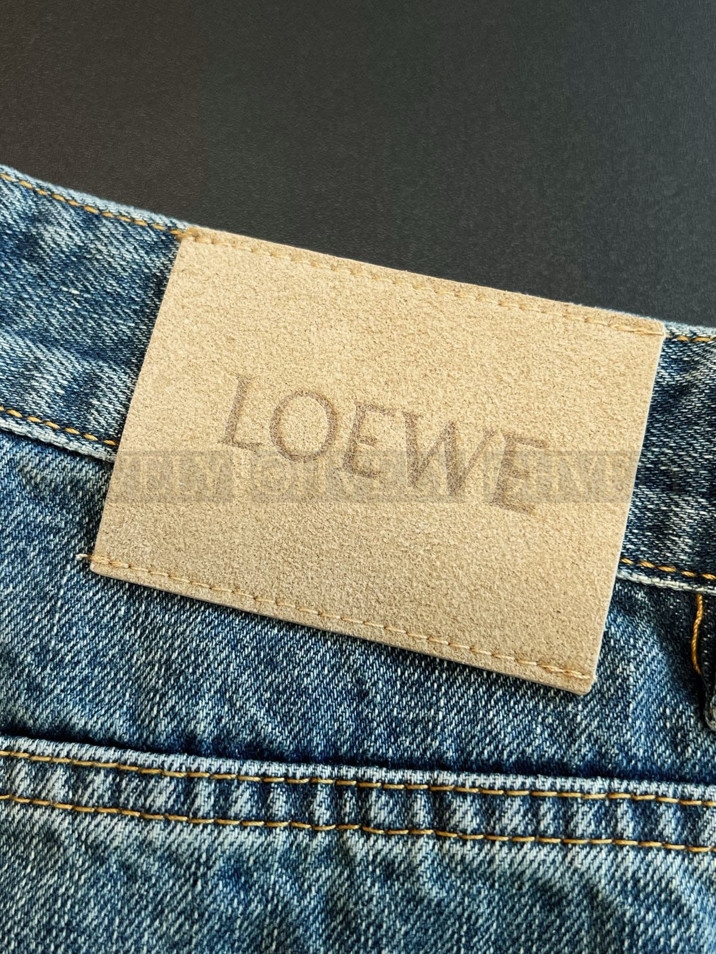 【 ZP버전 】LOW 엠보스 가죽 패치 데님 팬츠 상품 썸네일