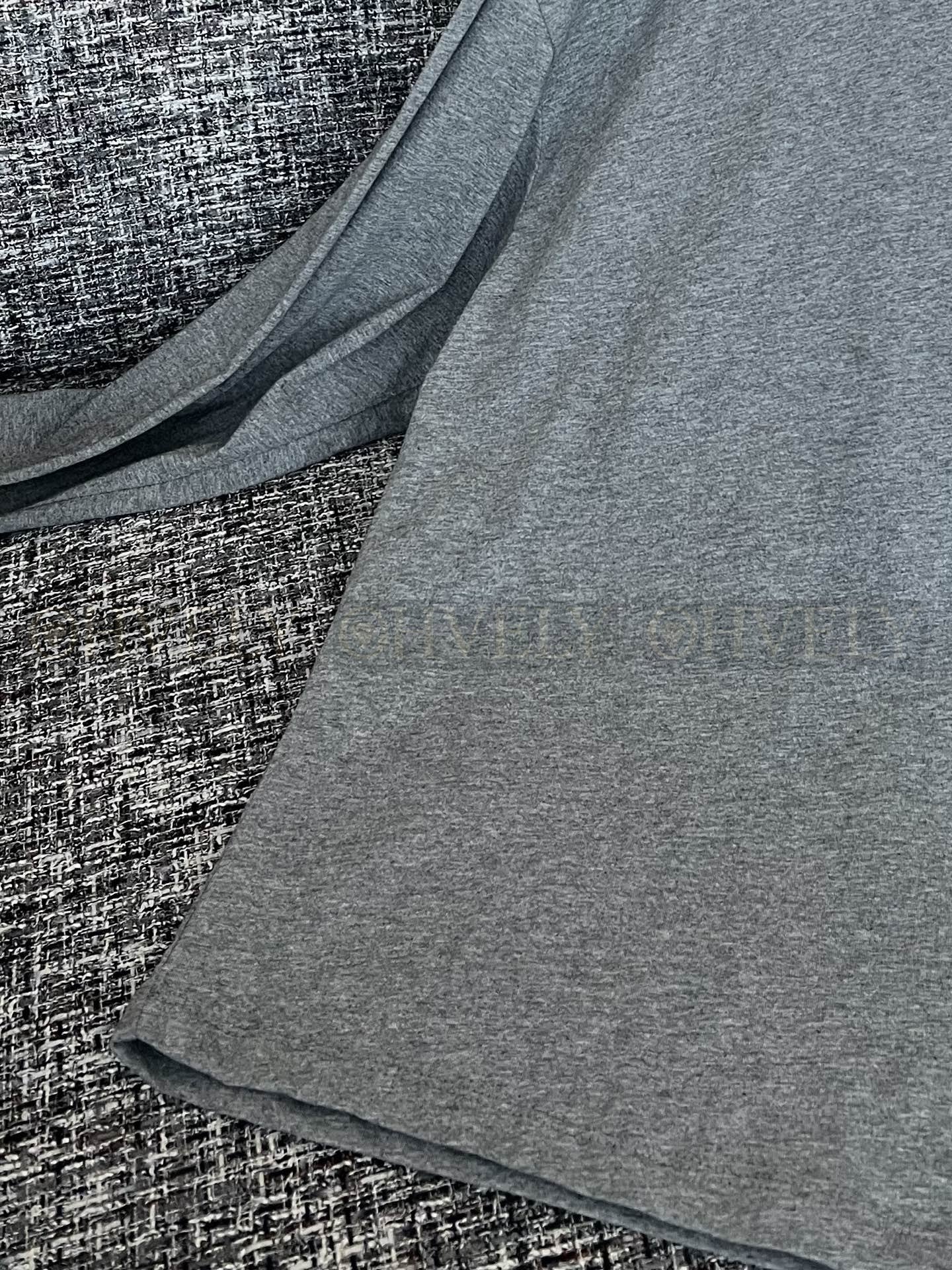 【 ZP버전 】MIU 그레이 와펜 자수 긴팔 티셔츠 상품 썸네일