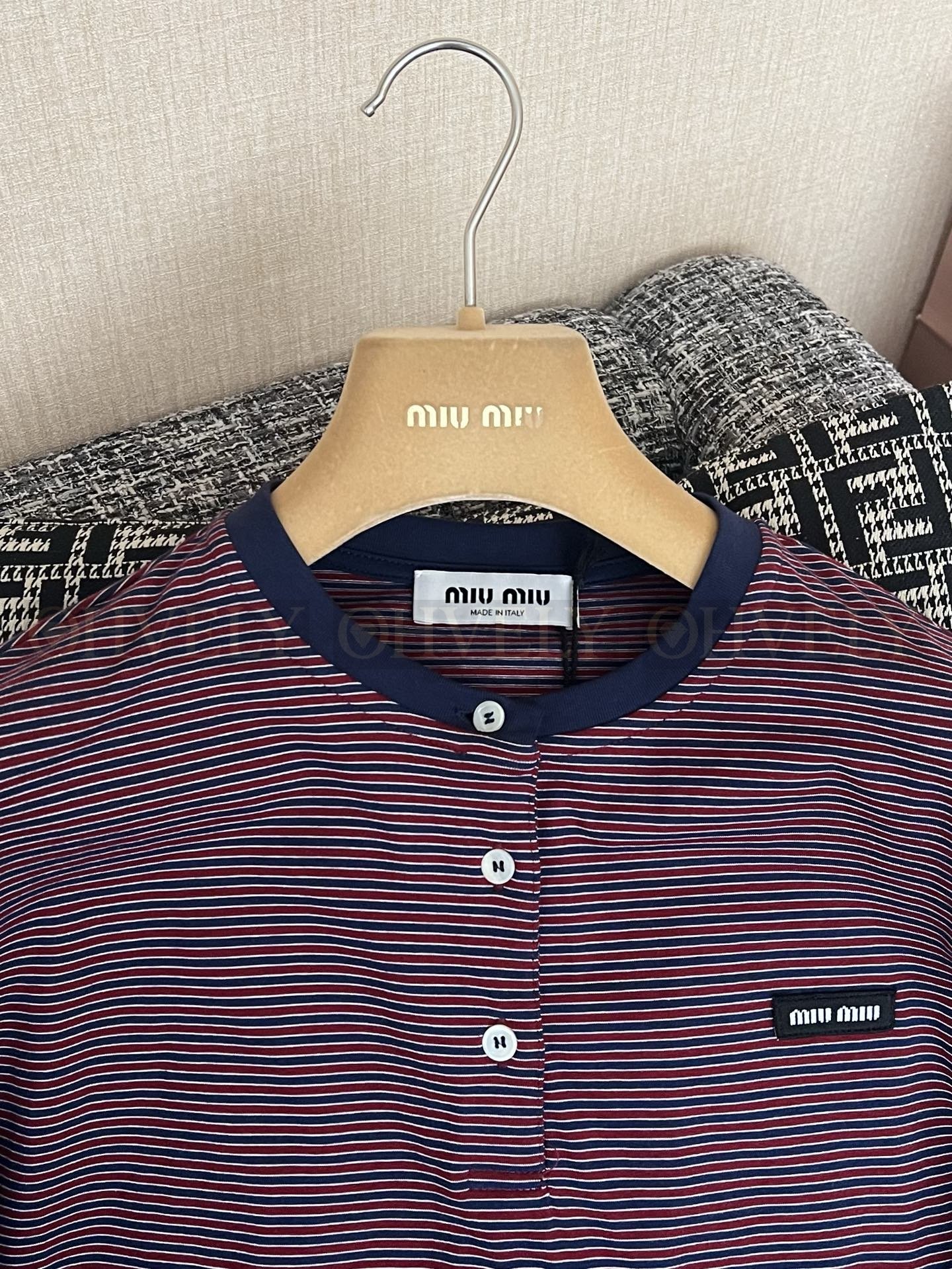 【 ZP버전 】MIU 바이올렛 파인 스트라이프 긴팔 티셔츠 상품 썸네일