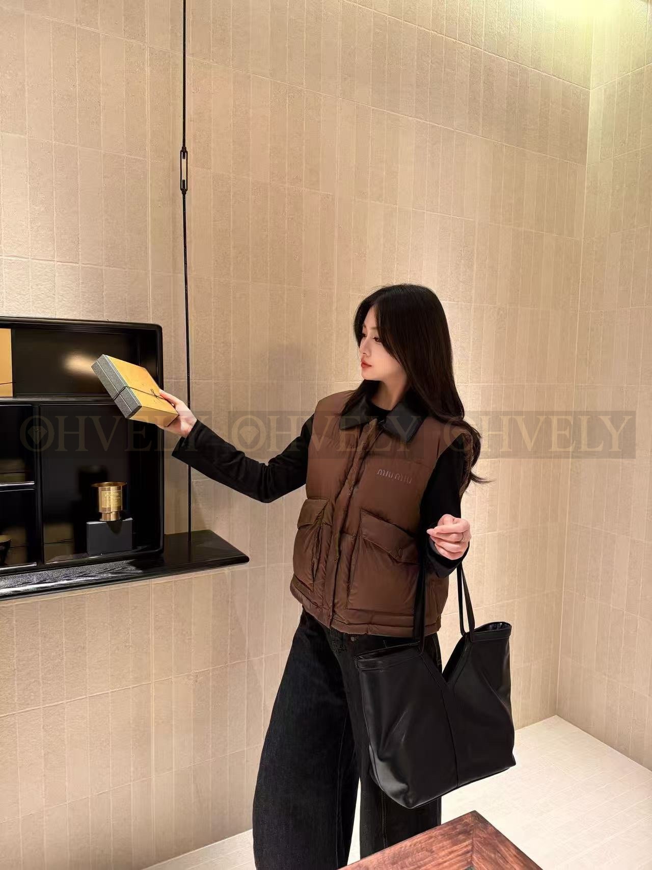 【 ZP버전 】MIU 칼라 가죽 카라 다운 베스트 상품 썸네일